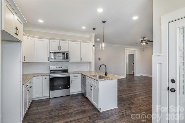 48 Tanseyleaf Drive — Smithfield