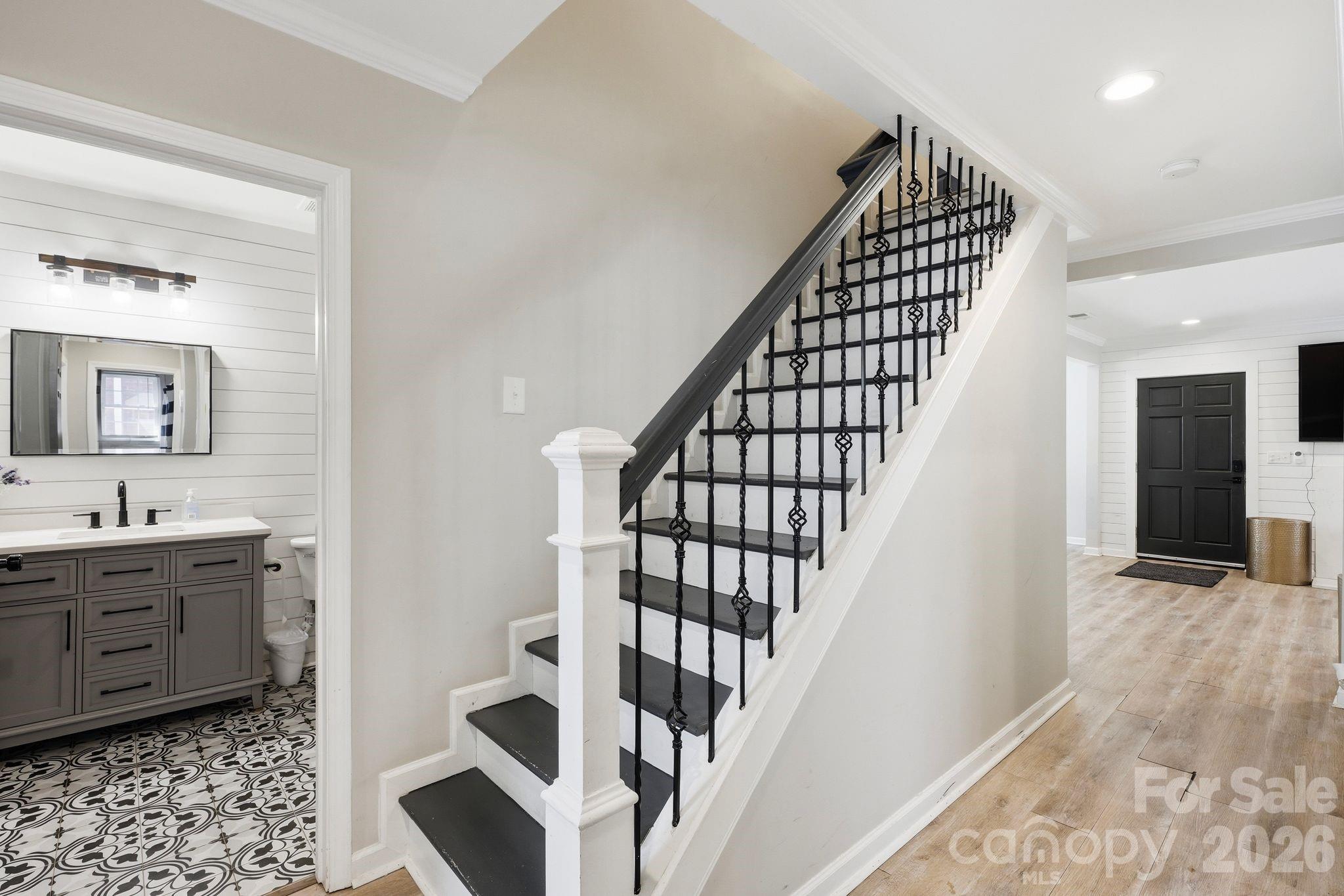 205 Grandin Road — Charlotte