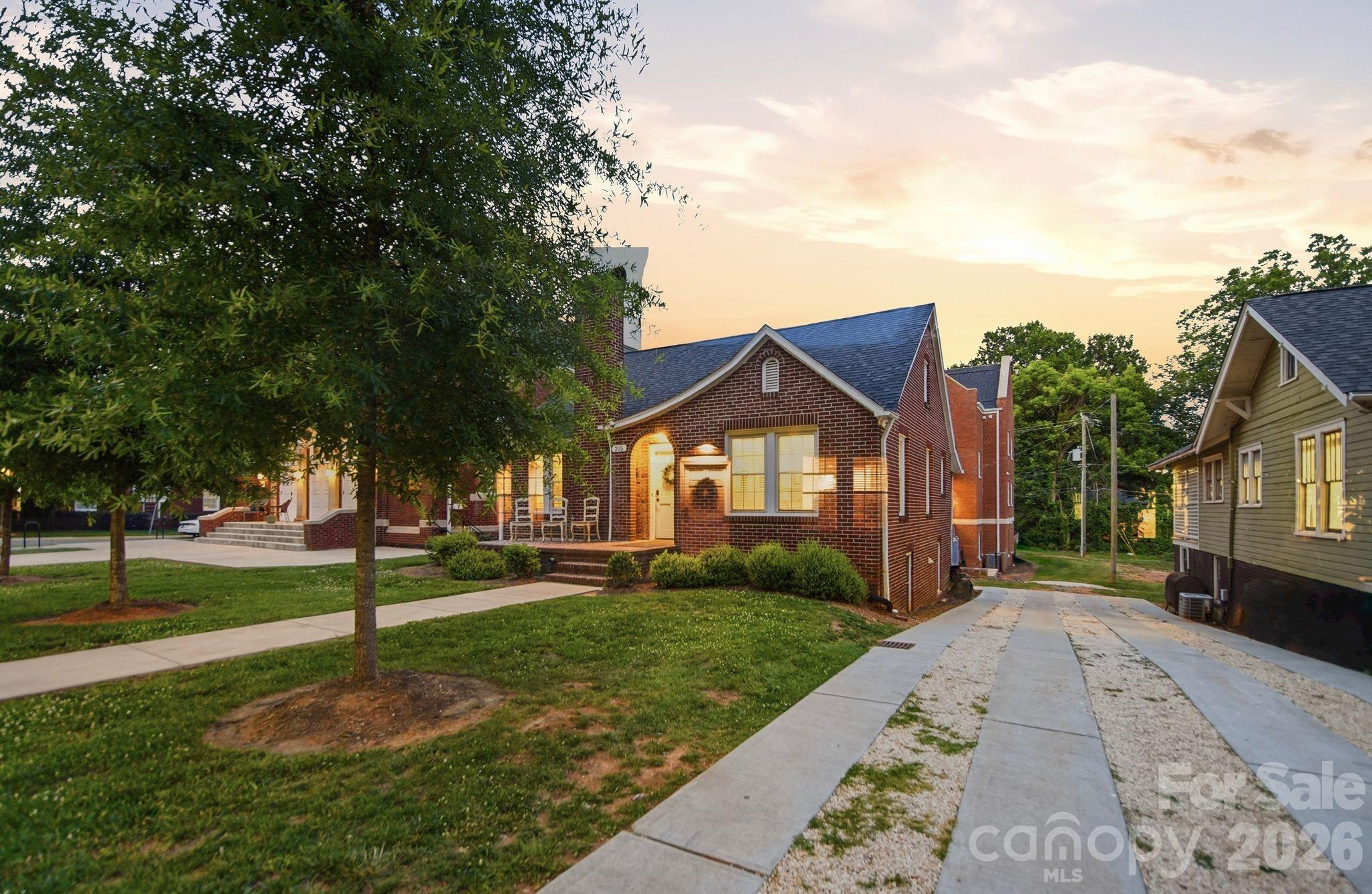 205 Grandin Road — Charlotte
