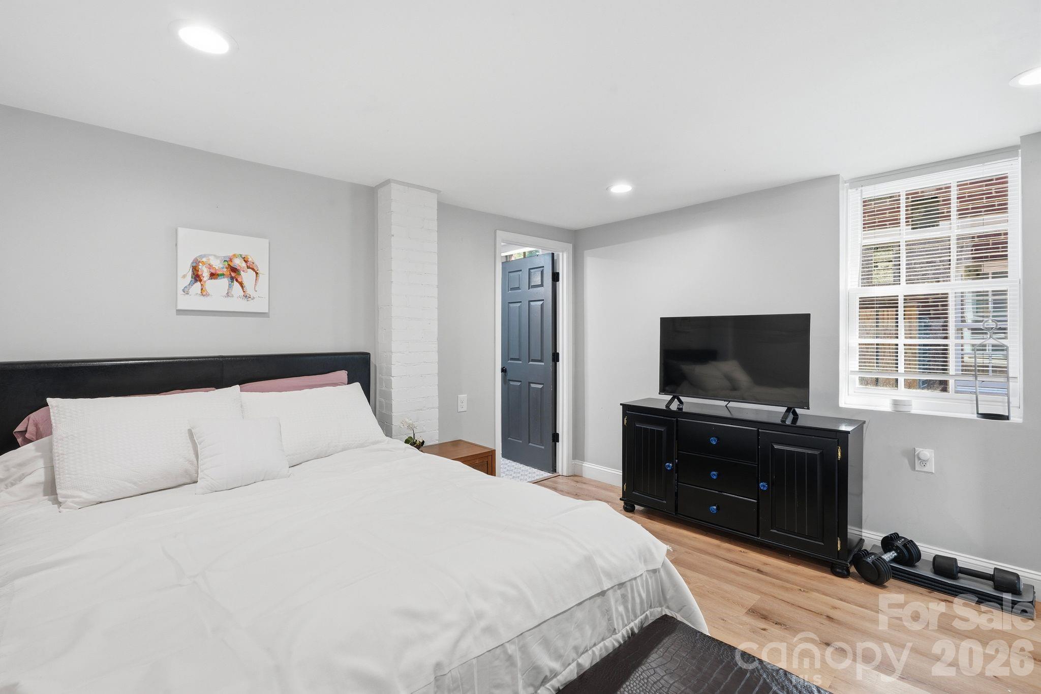 205 Grandin Road — Charlotte