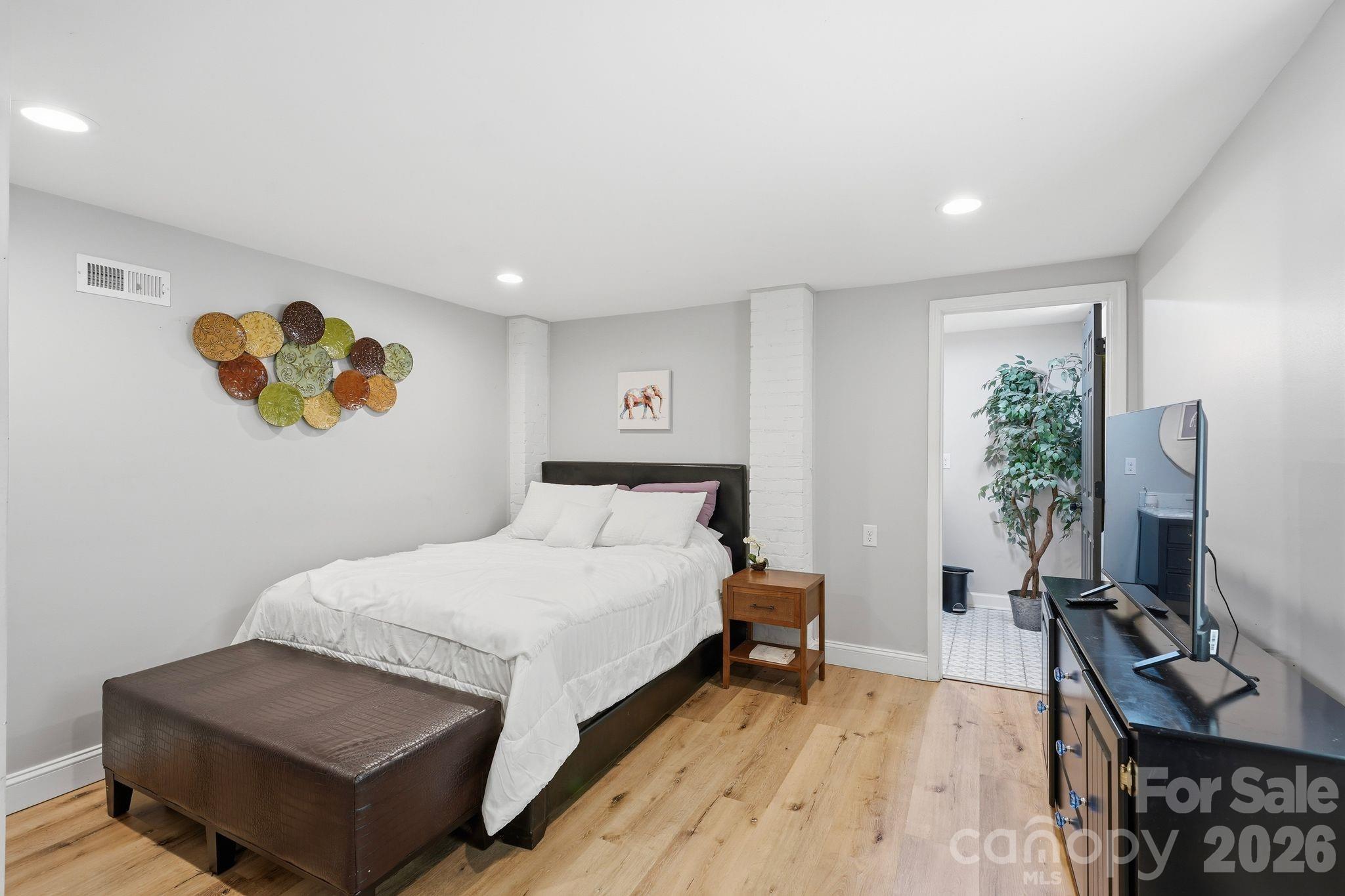 205 Grandin Road — Charlotte