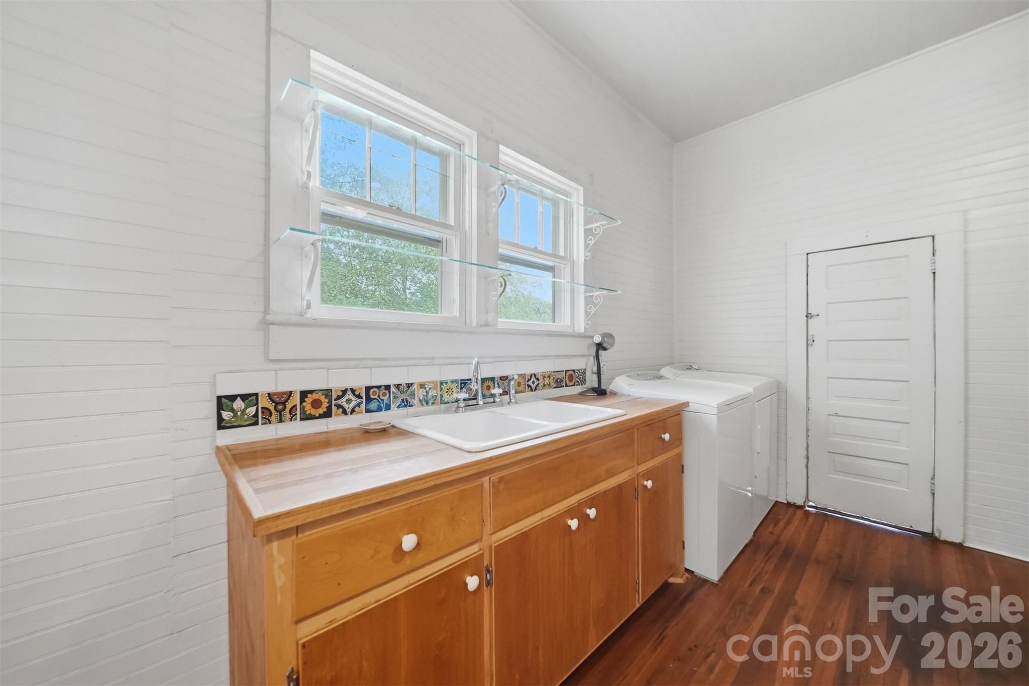 25 Central Avenue — Granite Falls