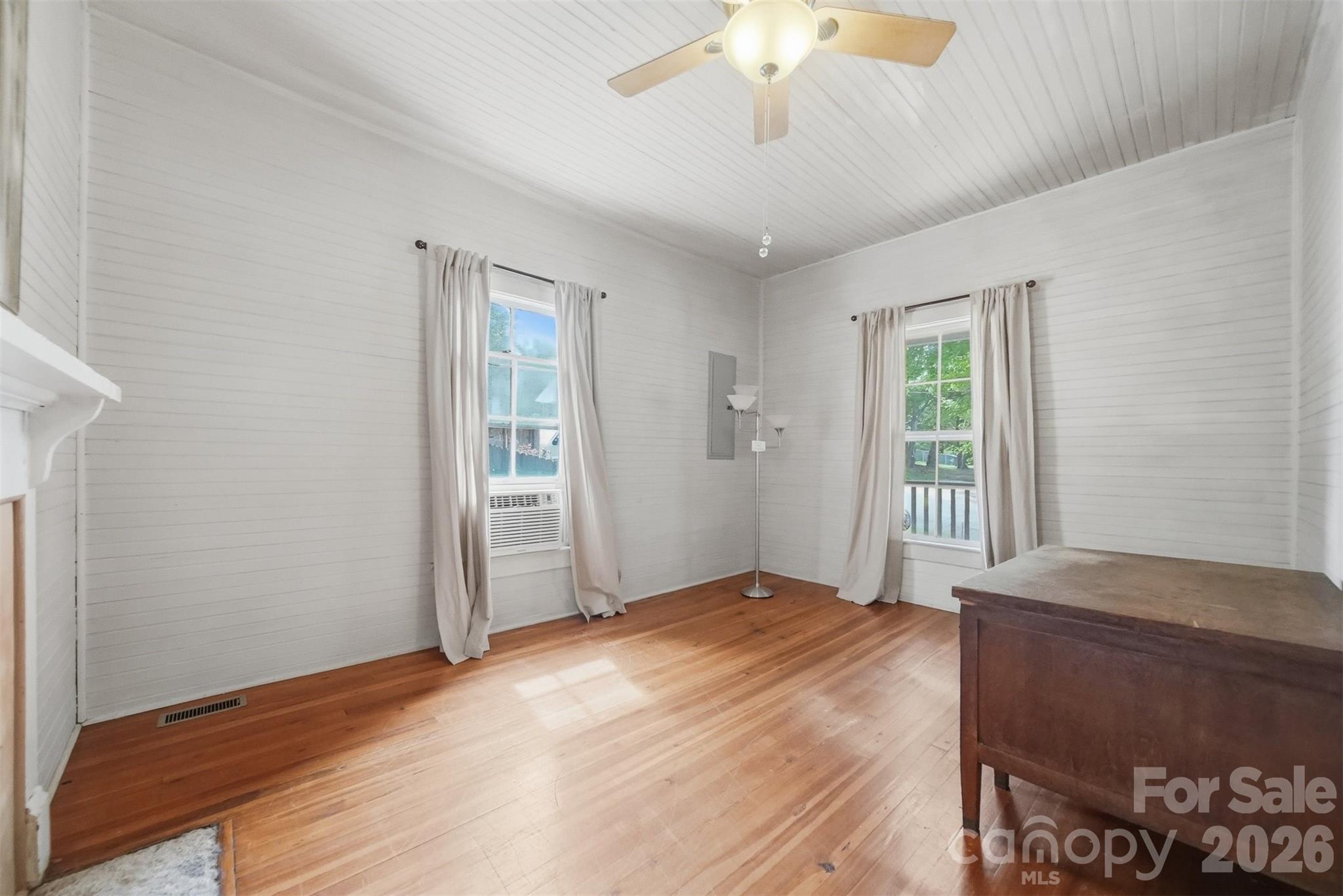 25 Central Avenue — Granite Falls