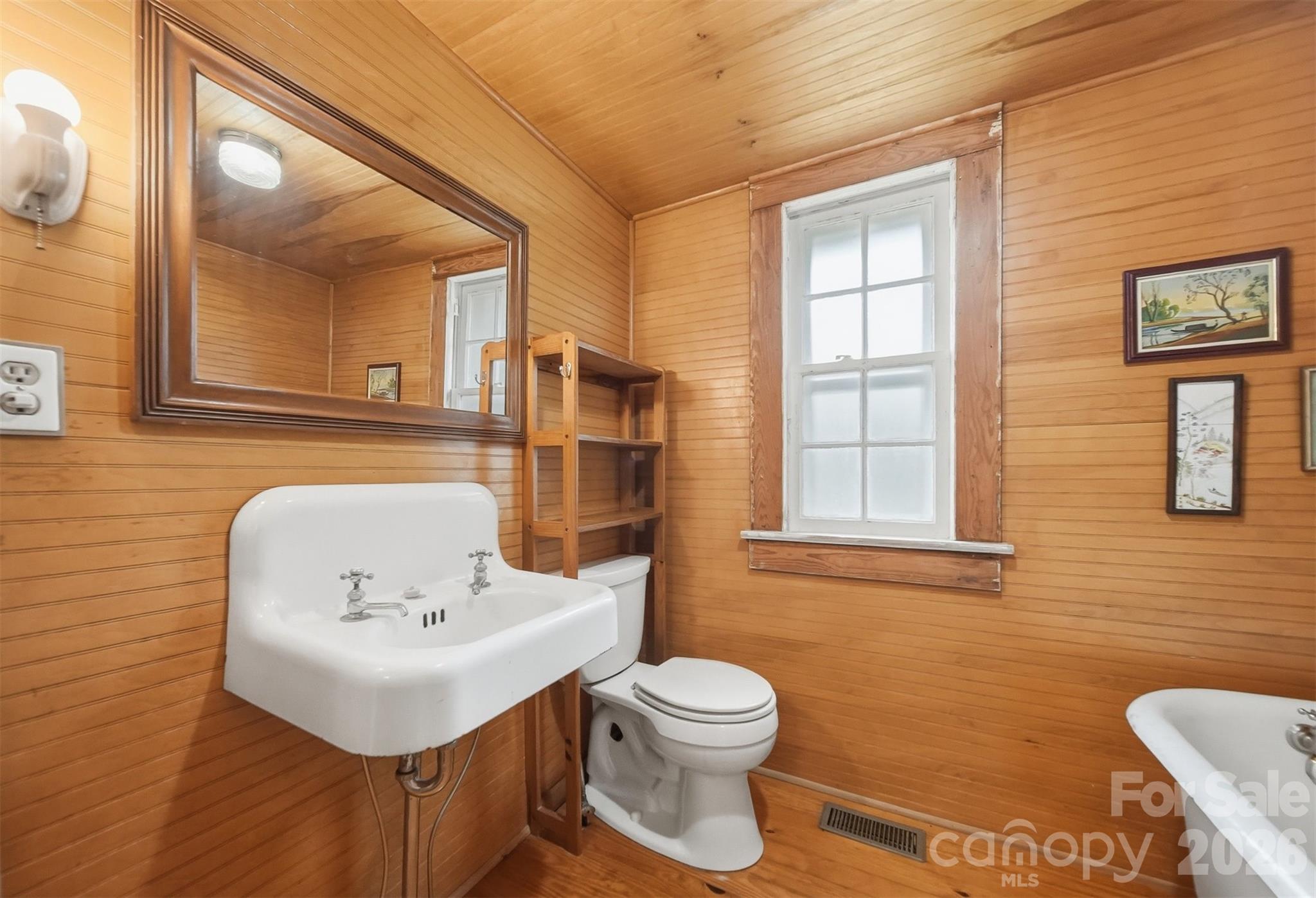 25 Central Avenue — Granite Falls