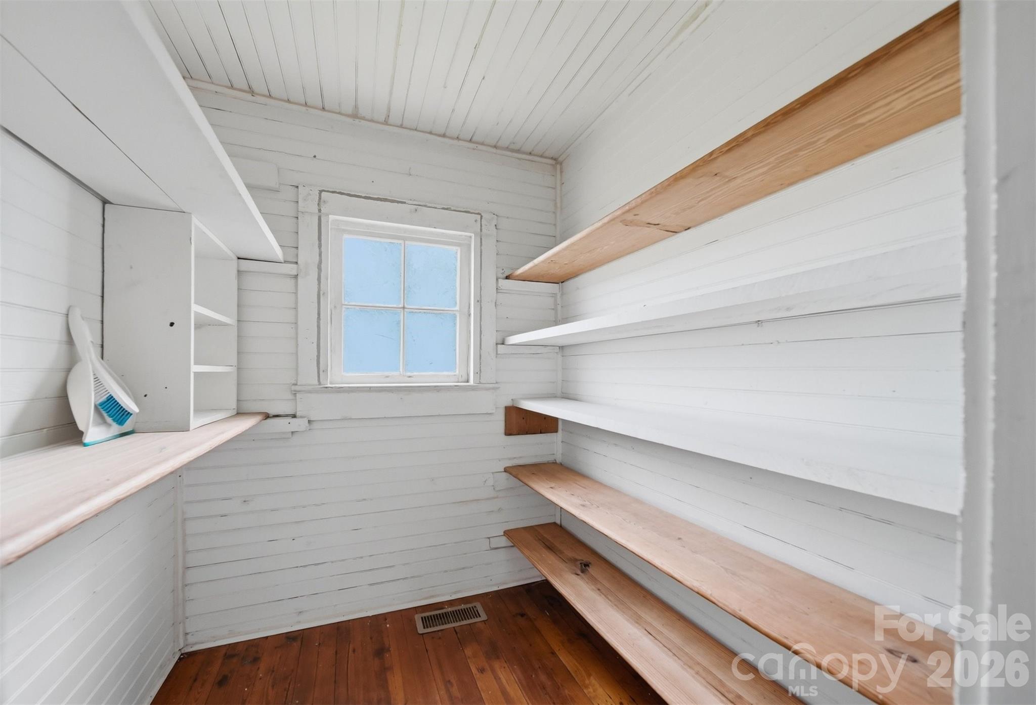 25 Central Avenue — Granite Falls