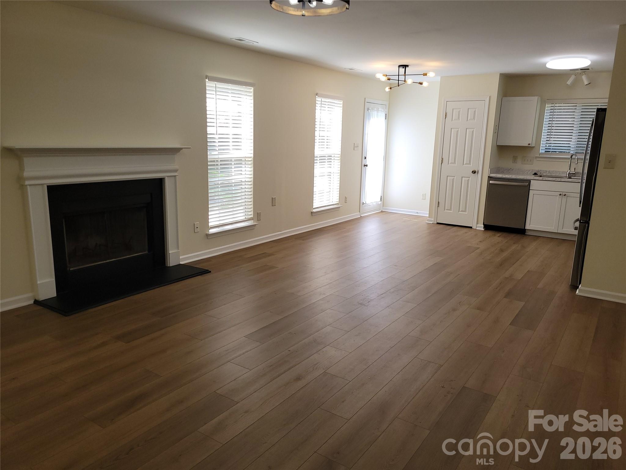 8012 Sheckler Lane — Matthews