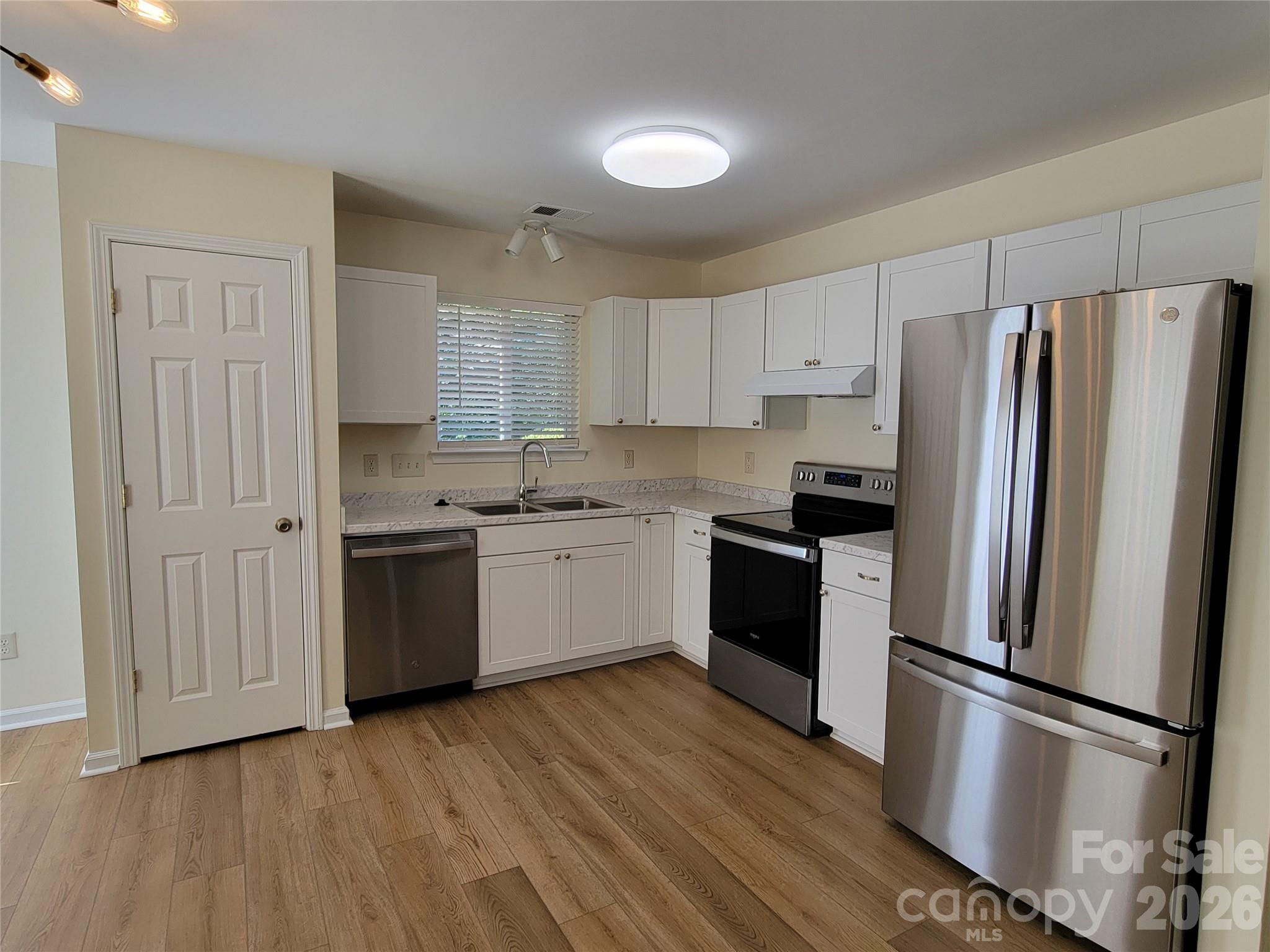 8012 Sheckler Lane — Matthews
