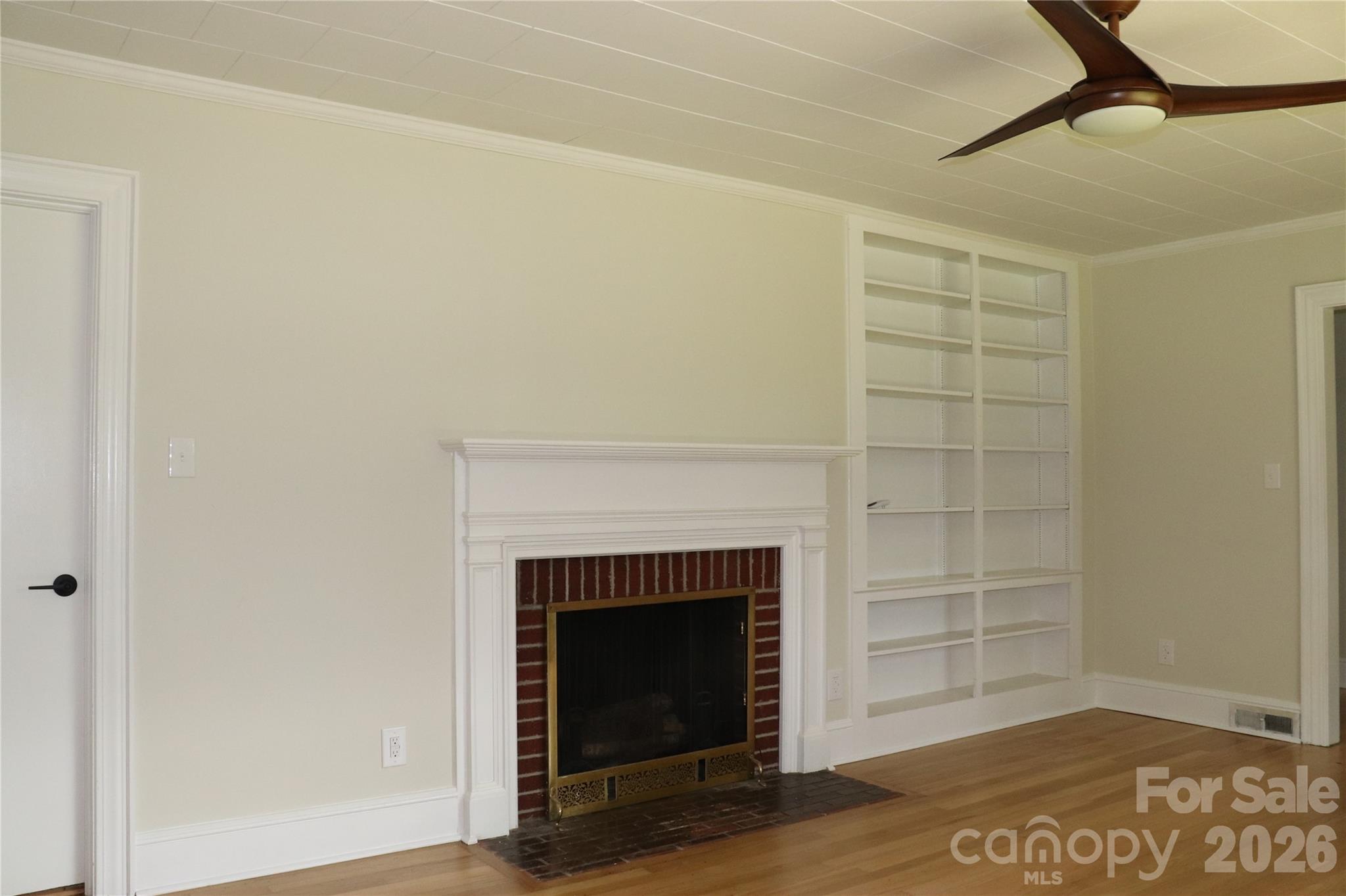 415 High Circle NW — Lenoir