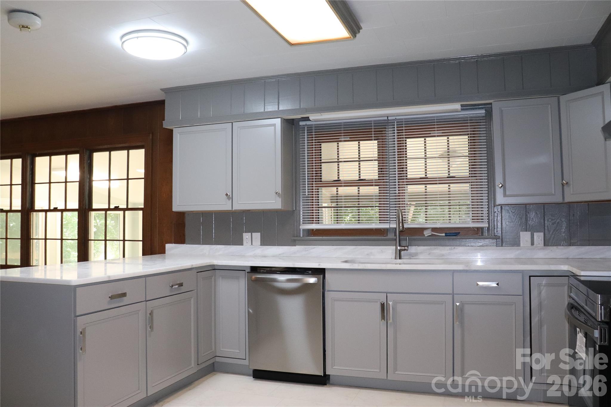 415 High Circle NW — Lenoir