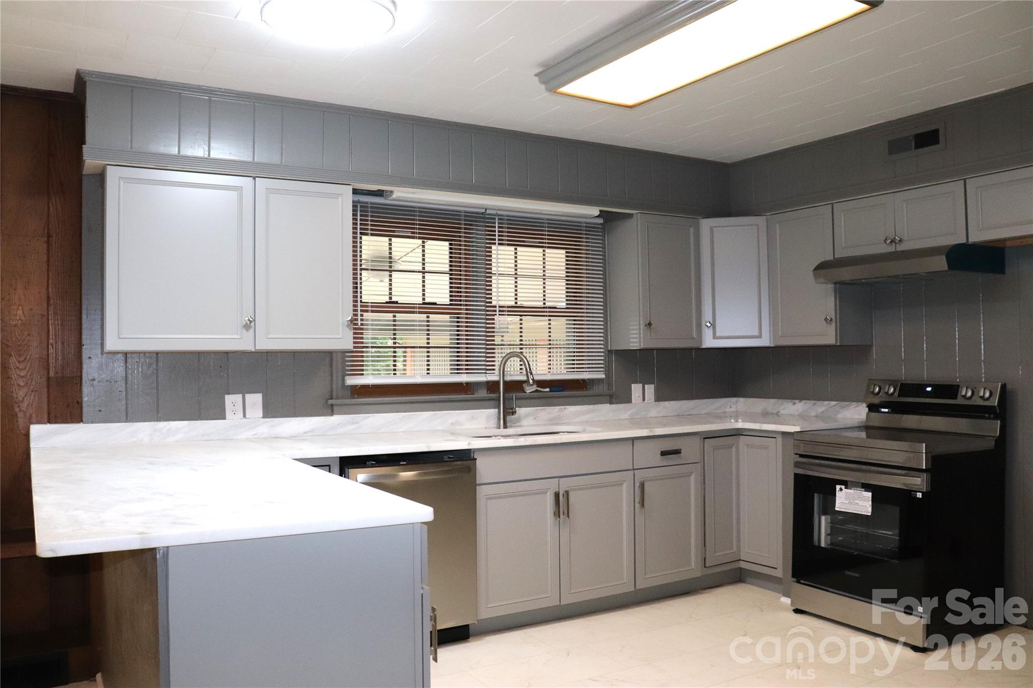 415 High Circle NW — Lenoir