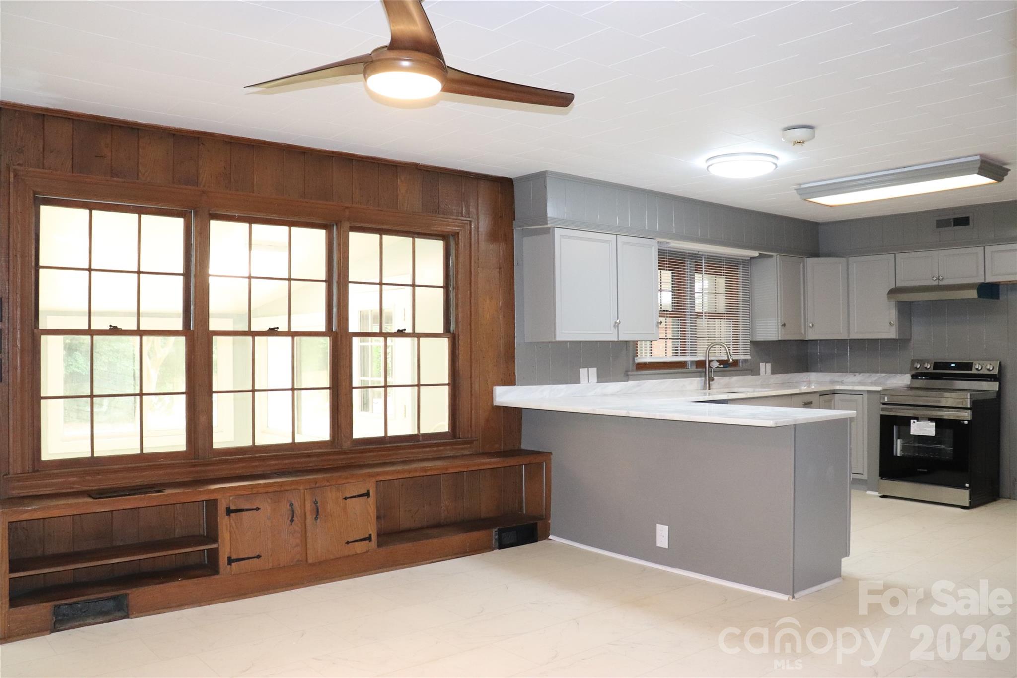415 High Circle NW — Lenoir