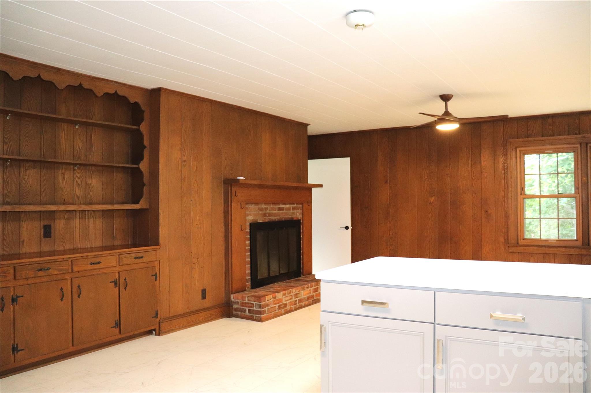 415 High Circle NW — Lenoir