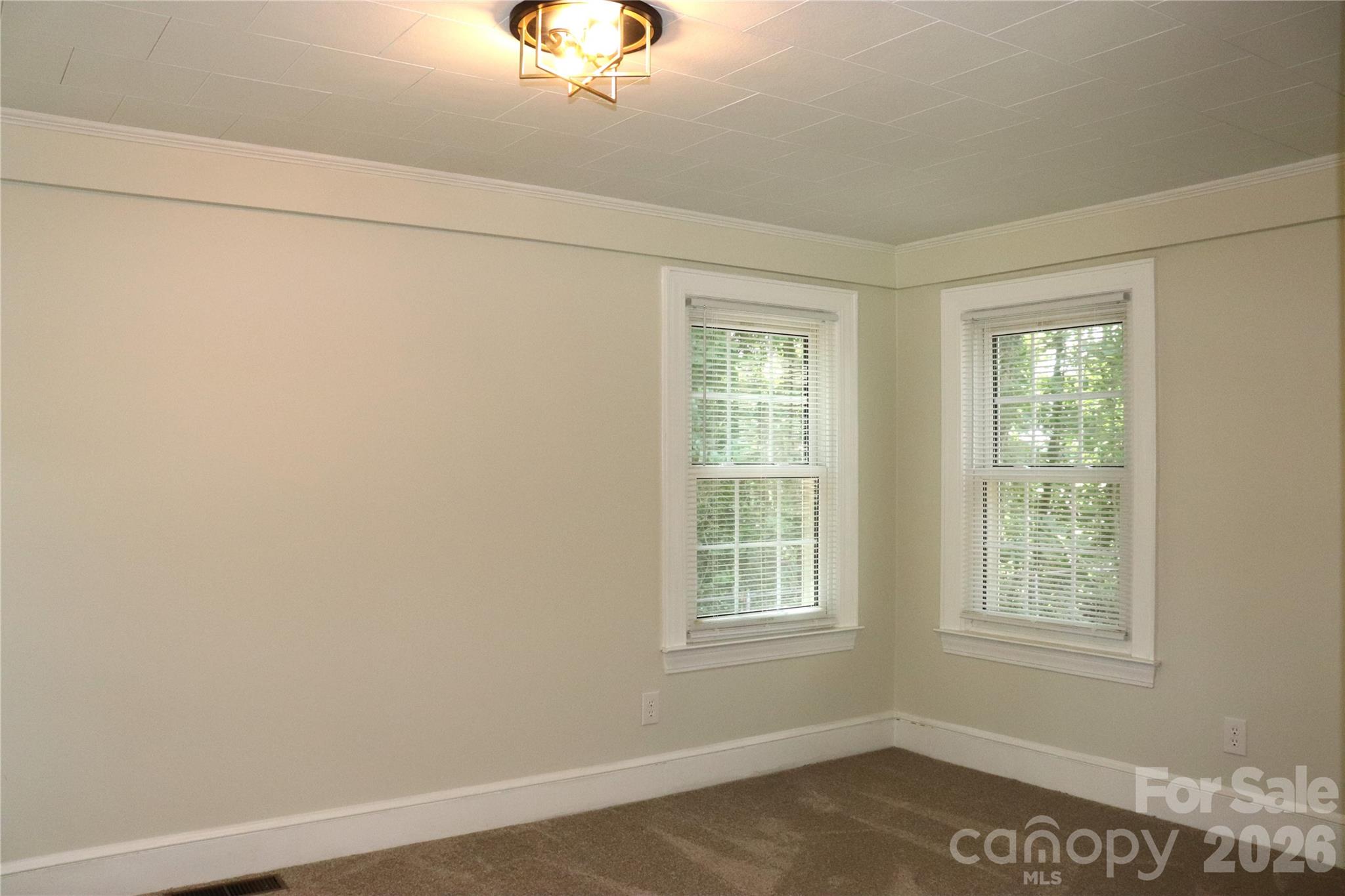 415 High Circle NW — Lenoir
