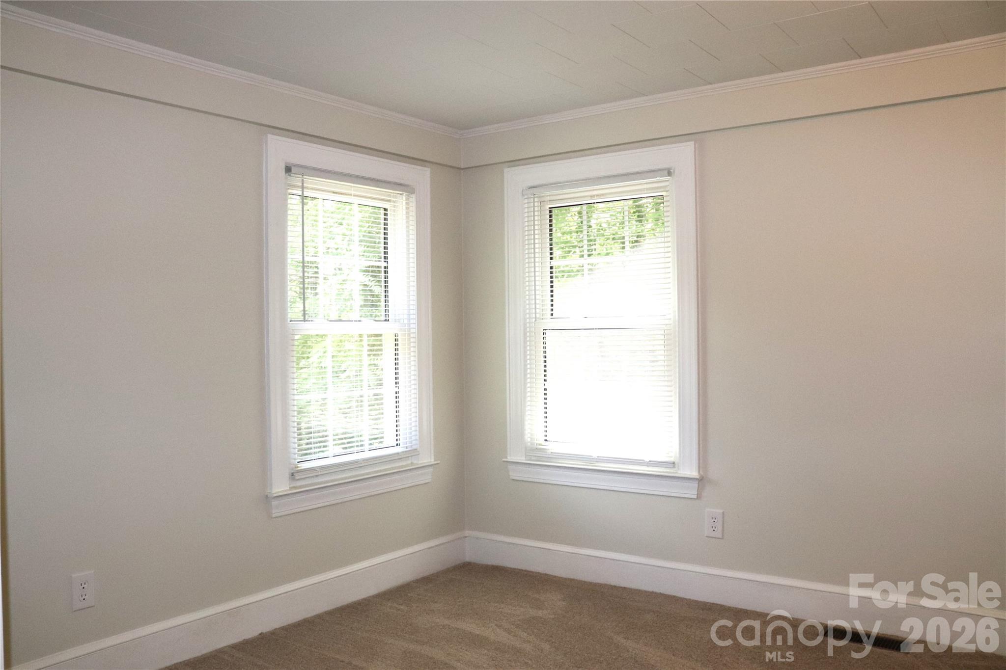 415 High Circle NW — Lenoir