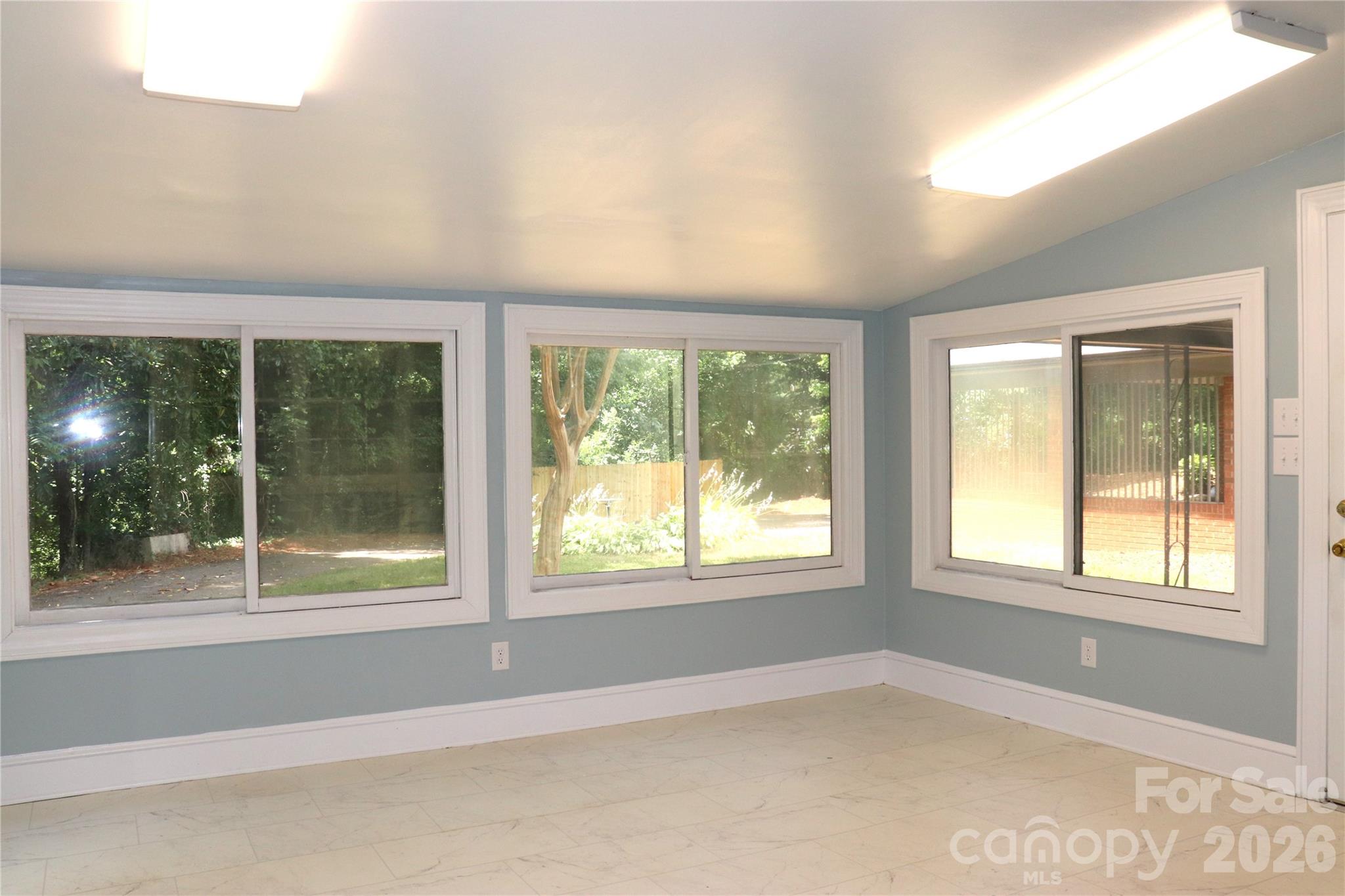 415 High Circle NW — Lenoir