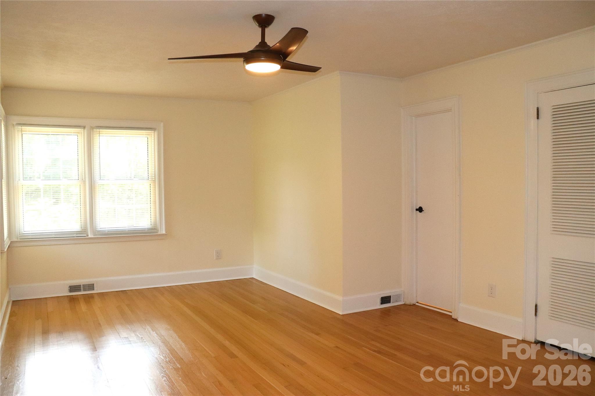 415 High Circle NW — Lenoir