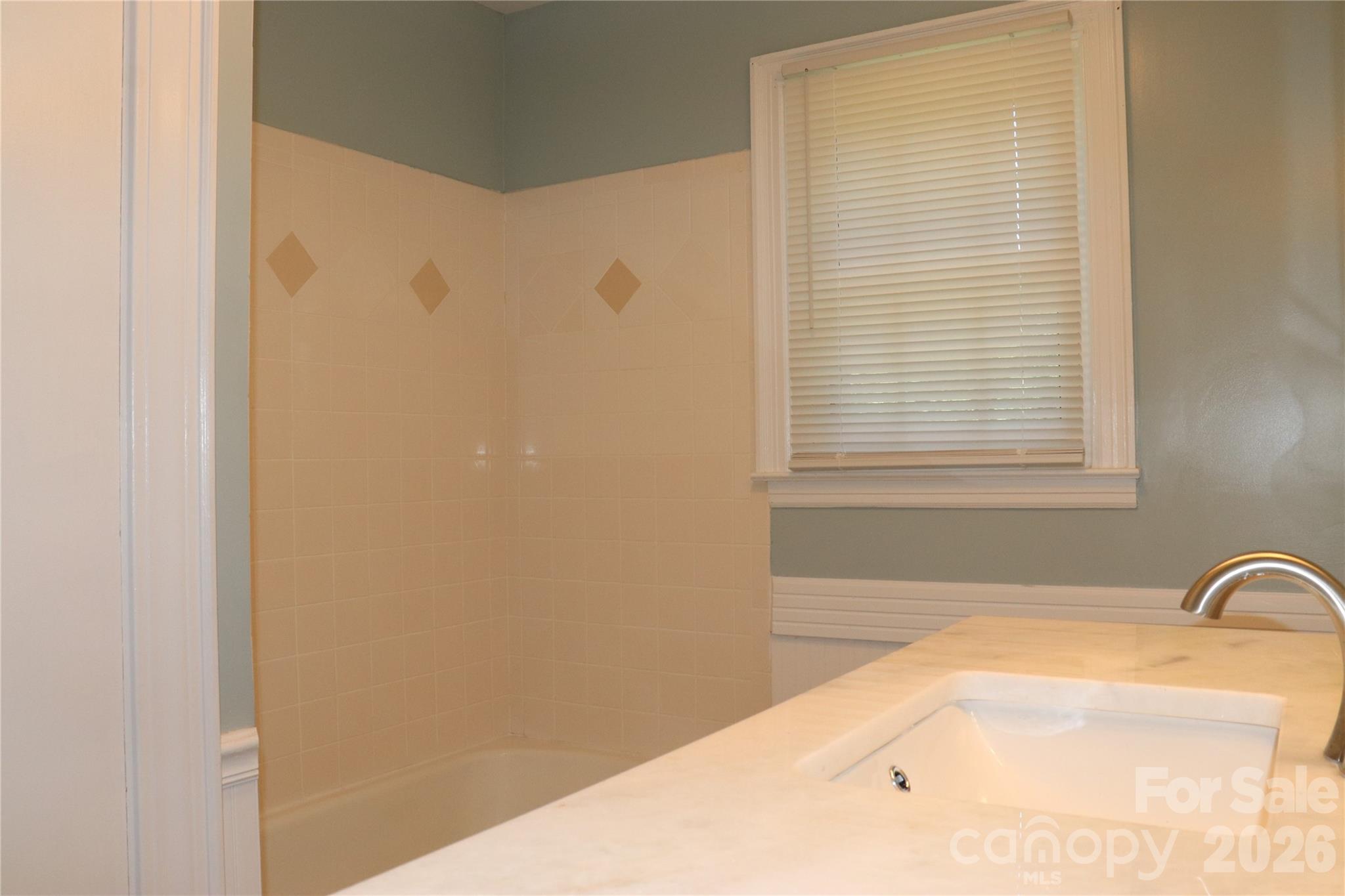 415 High Circle NW — Lenoir