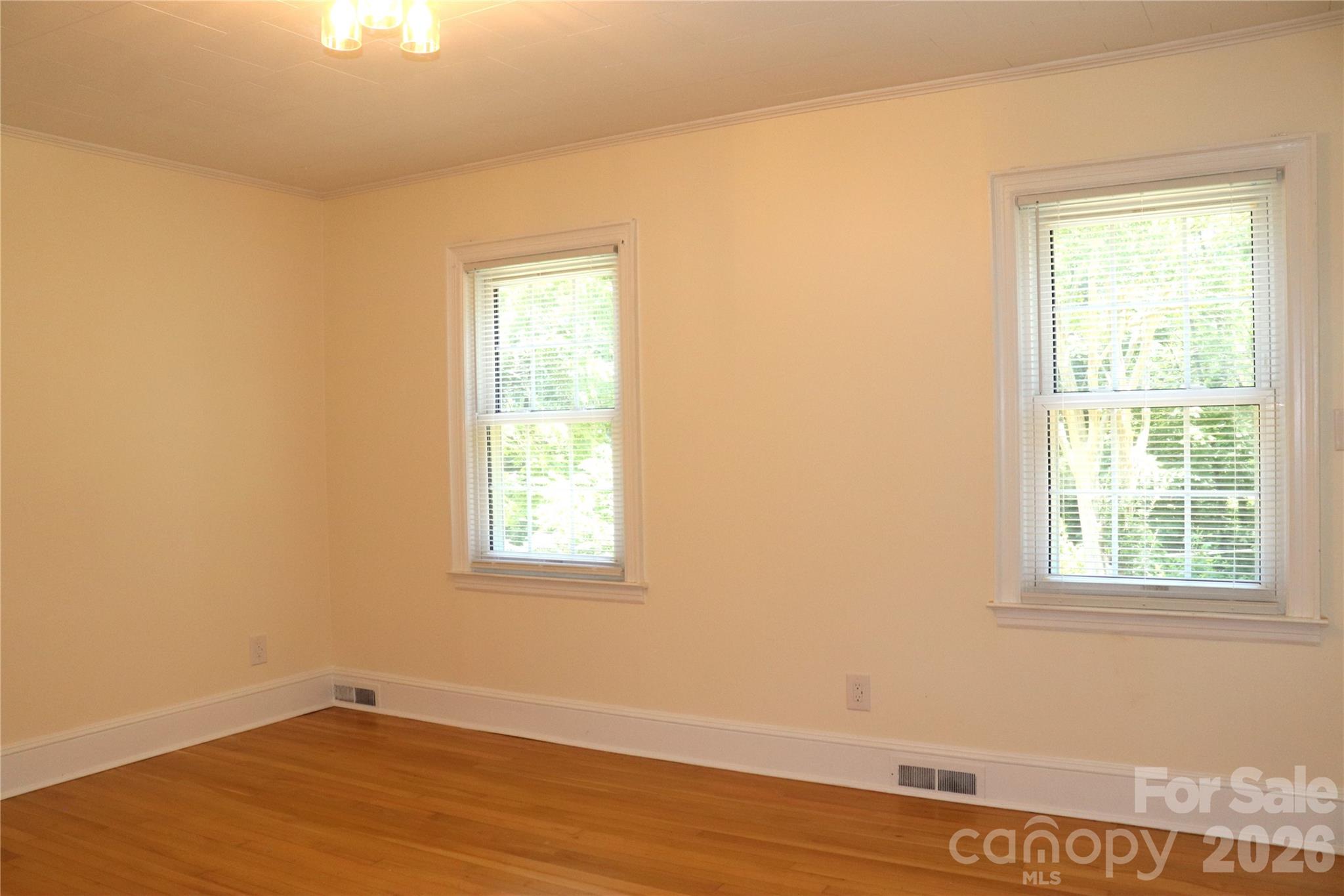 415 High Circle NW — Lenoir