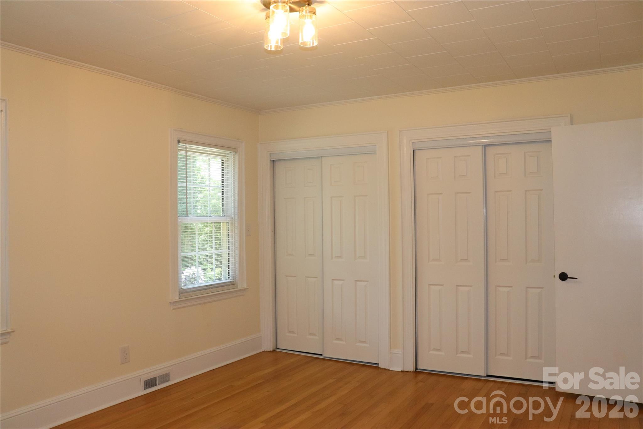 415 High Circle NW — Lenoir