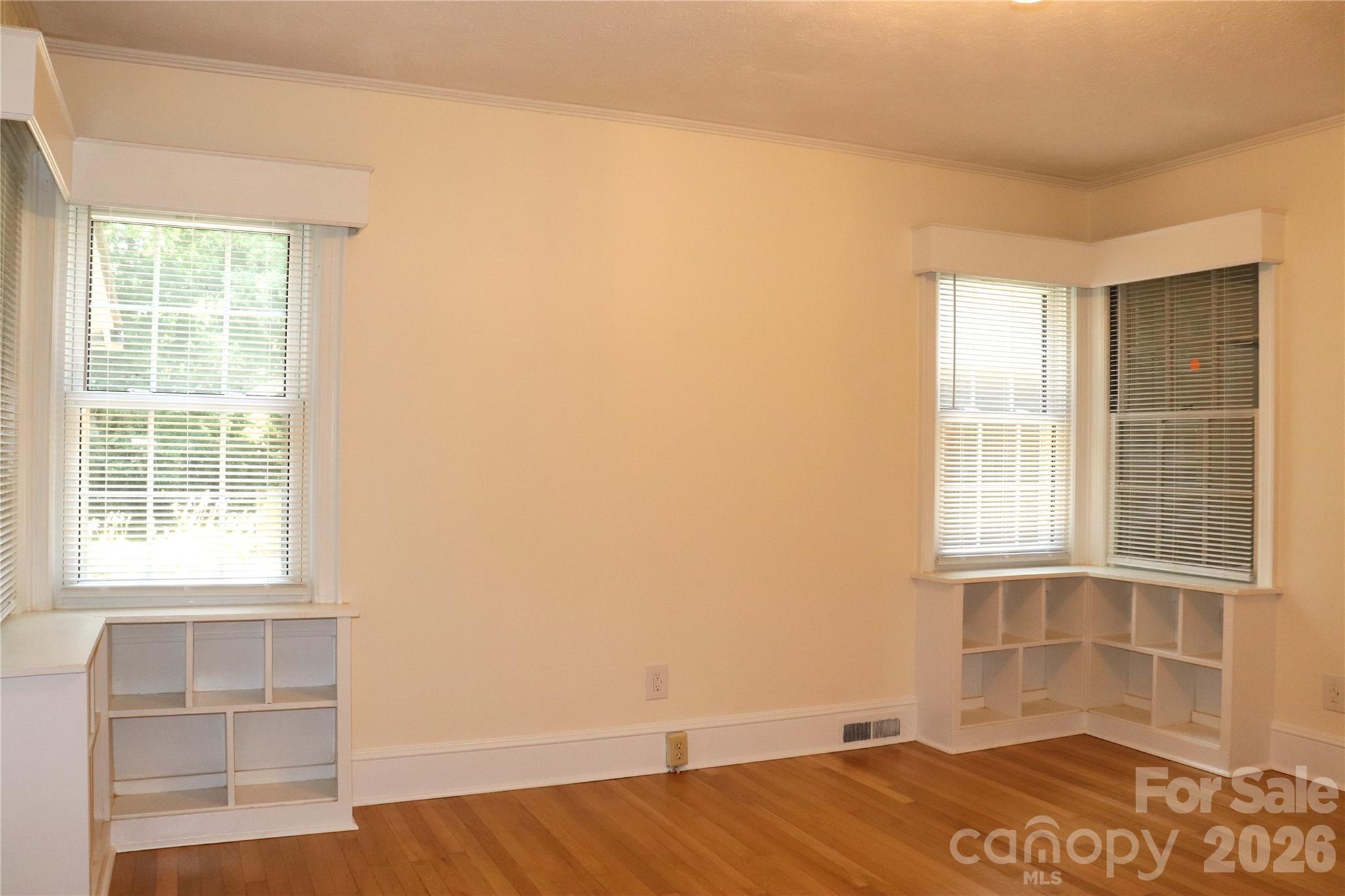 415 High Circle NW — Lenoir