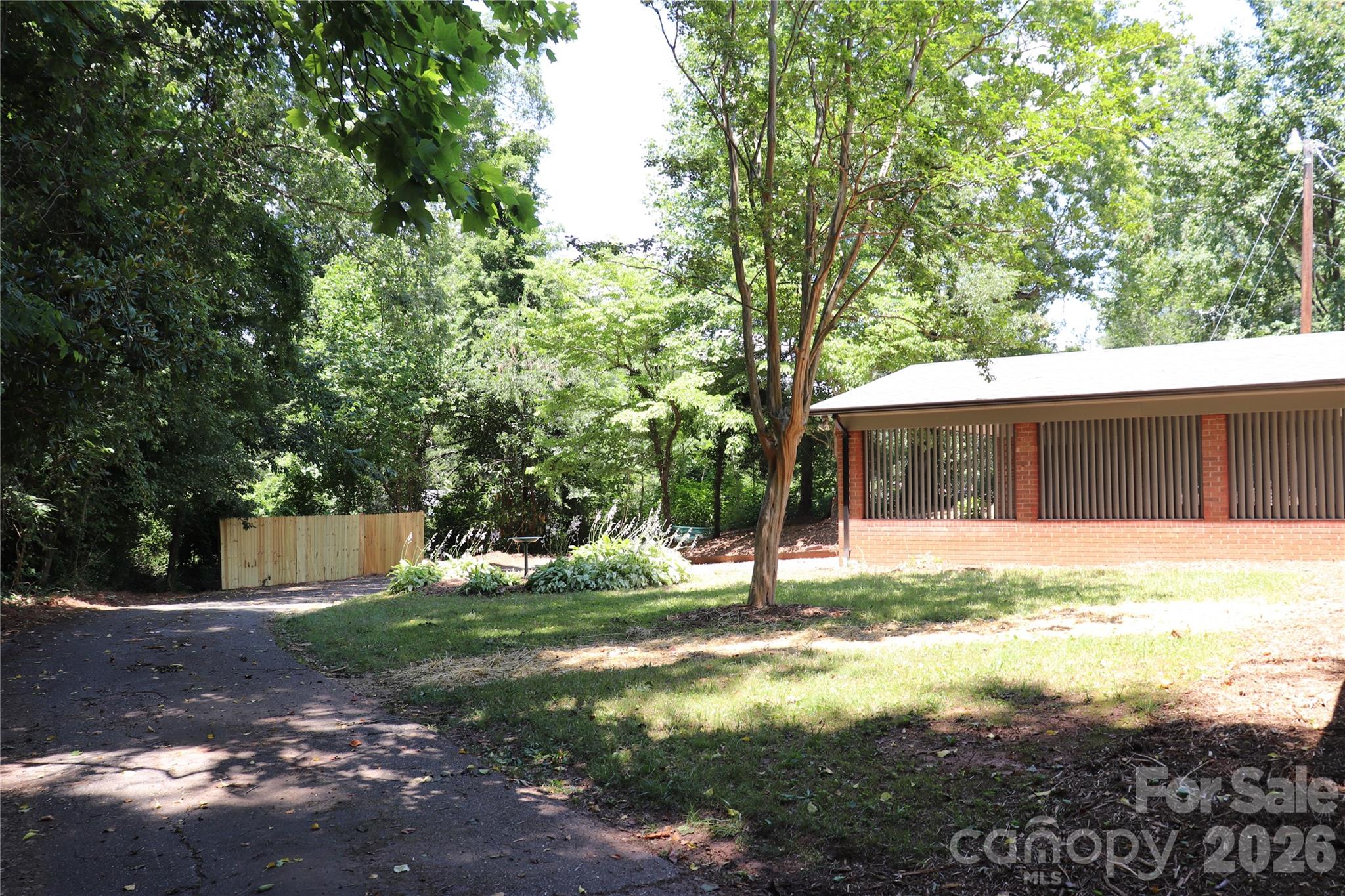 415 High Circle NW — Lenoir