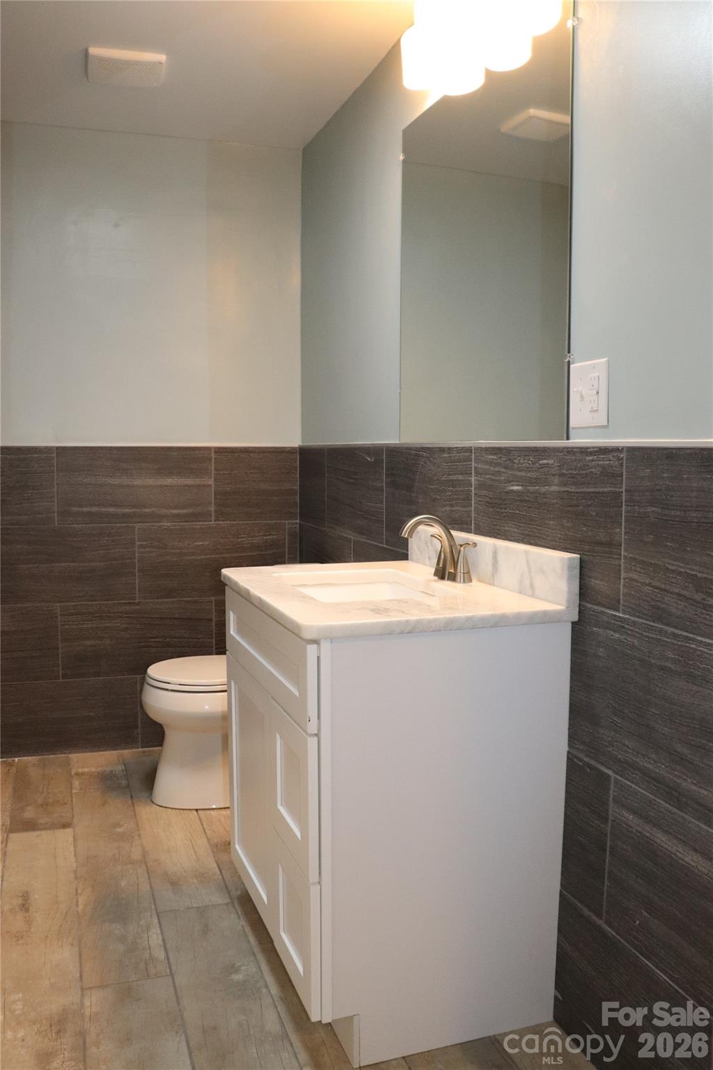 415 High Circle NW — Lenoir