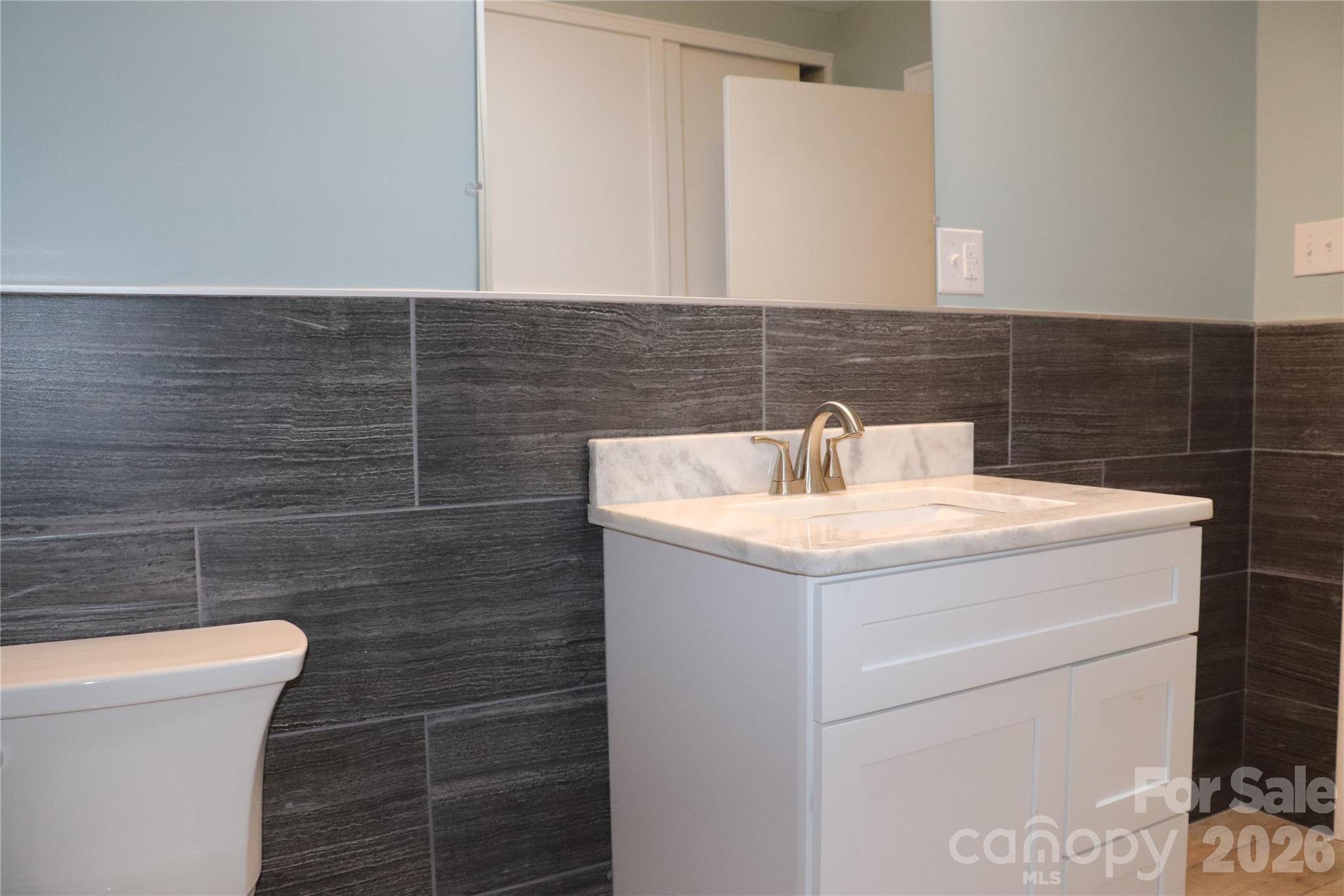 415 High Circle NW — Lenoir