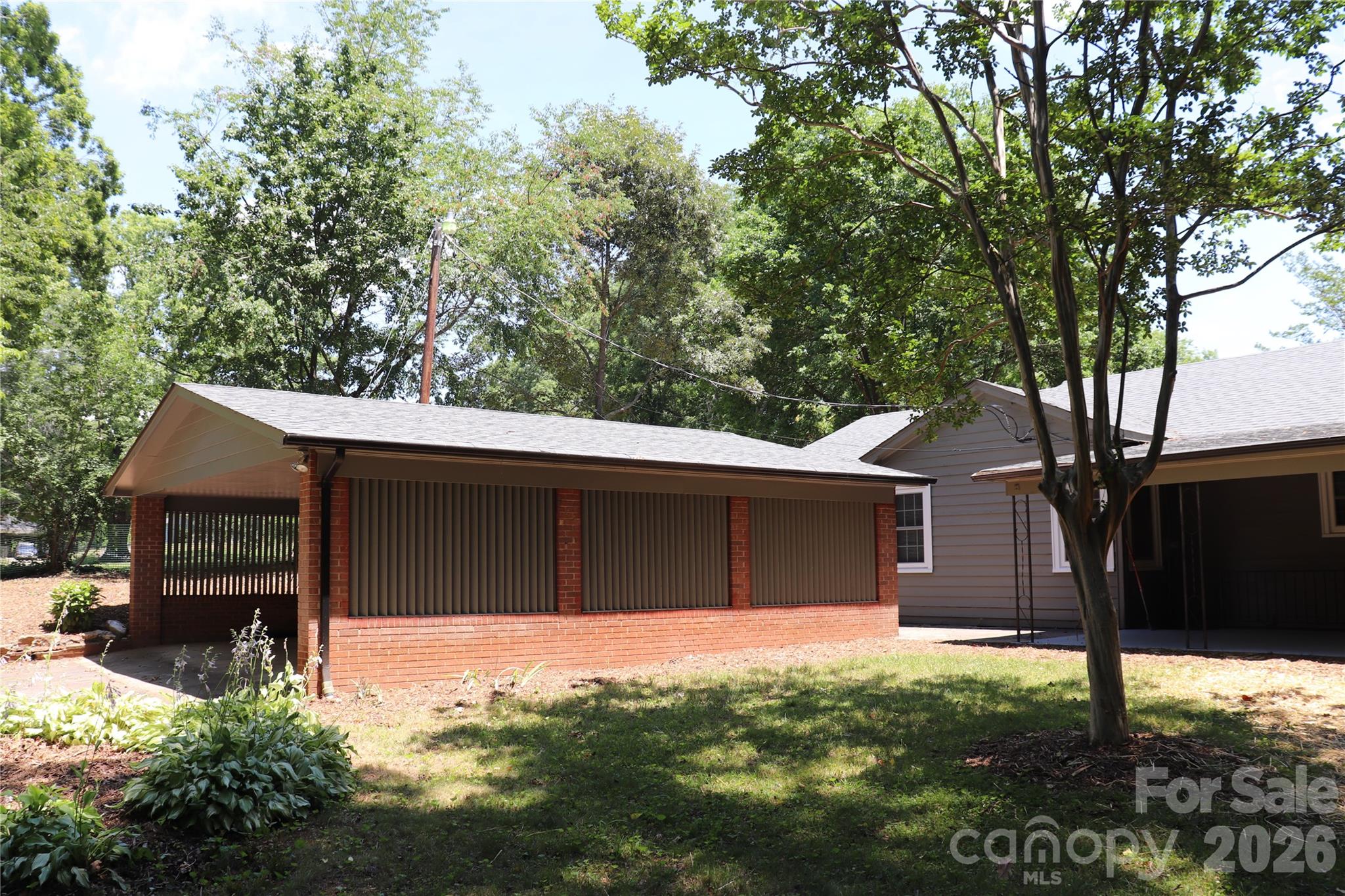 415 High Circle NW — Lenoir