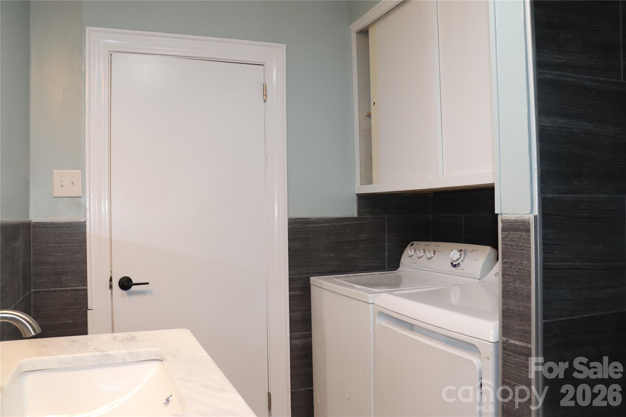 415 High Circle NW — Lenoir