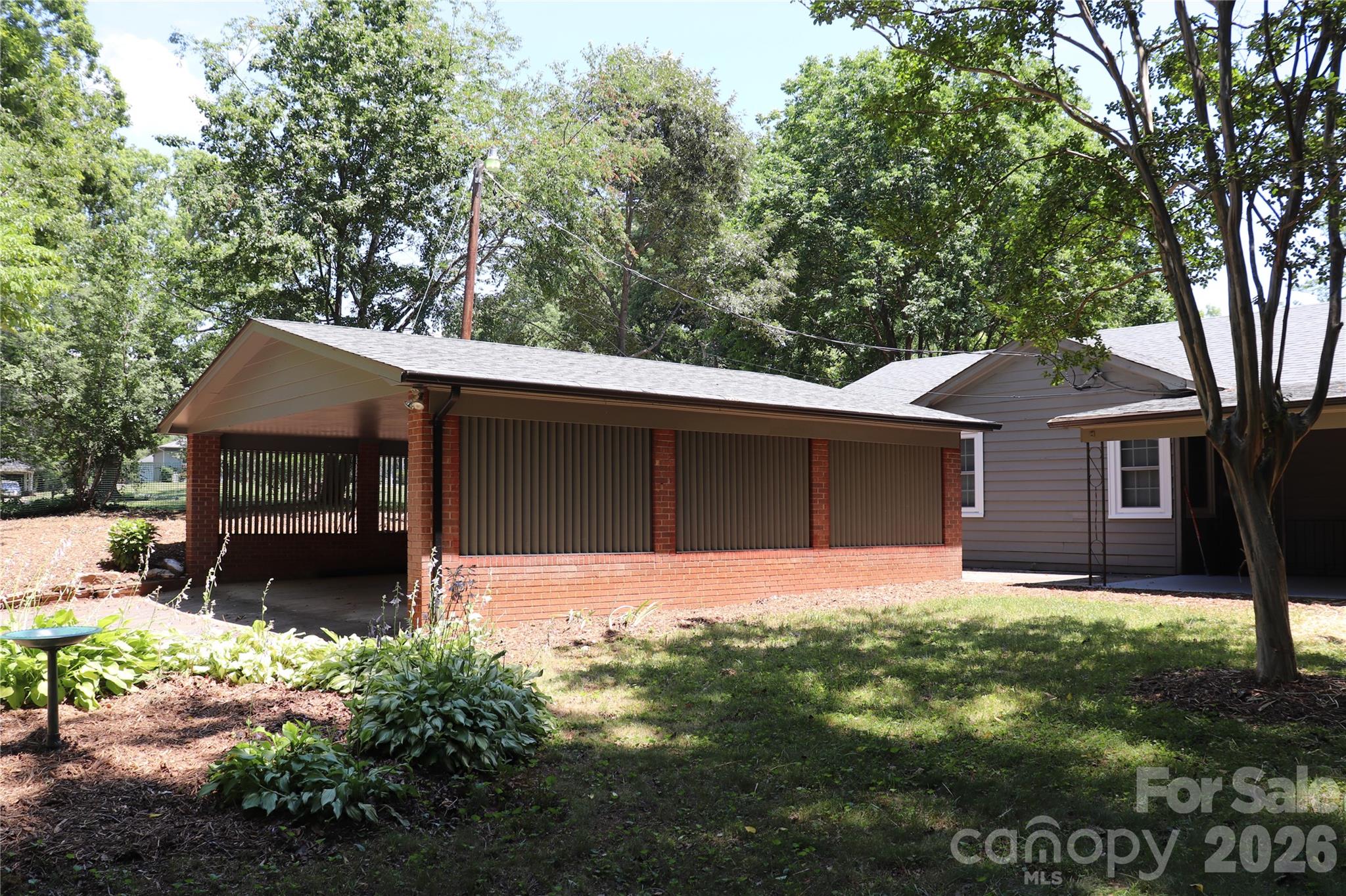 415 High Circle NW — Lenoir