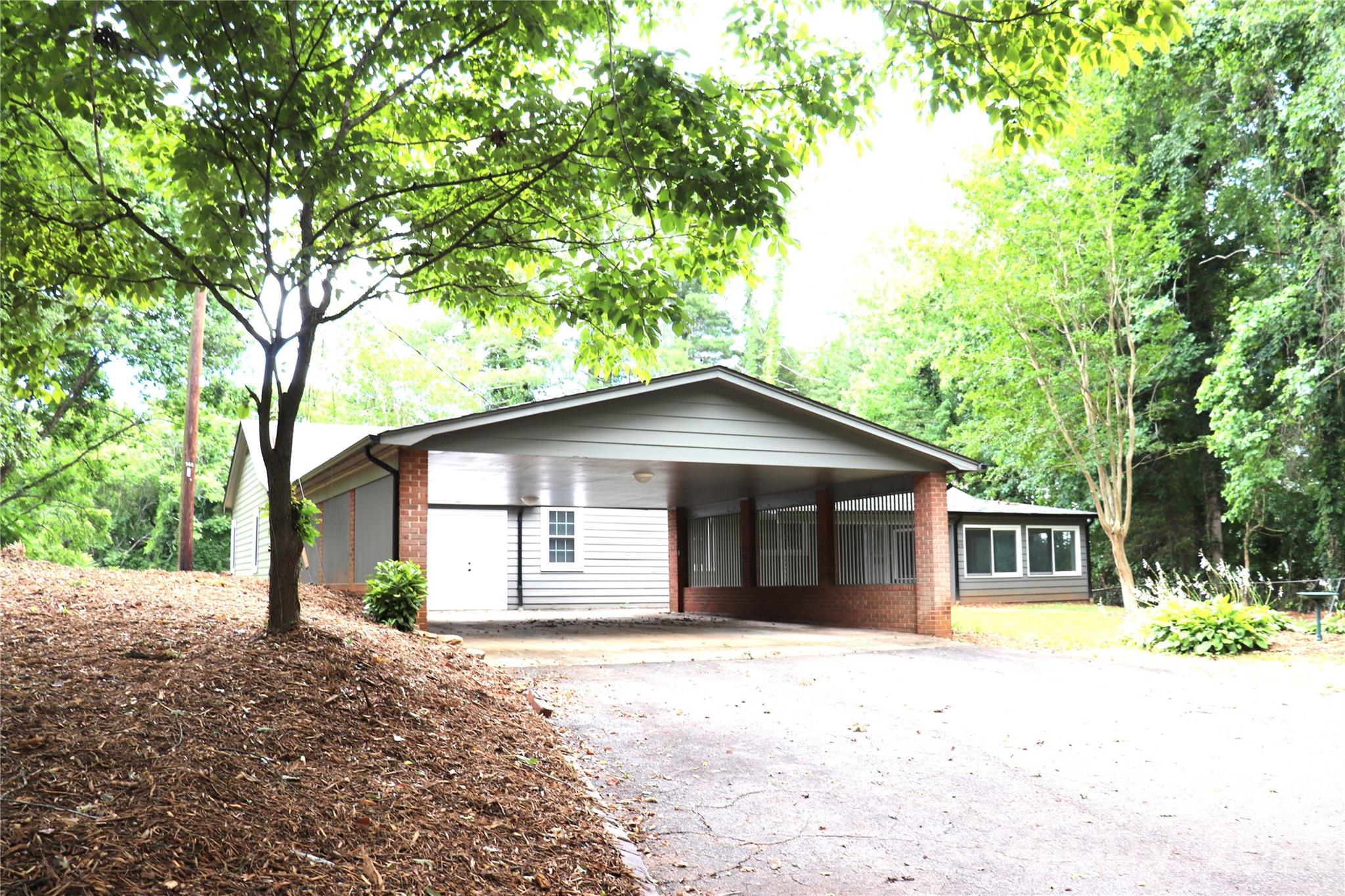 415 High Circle NW — Lenoir