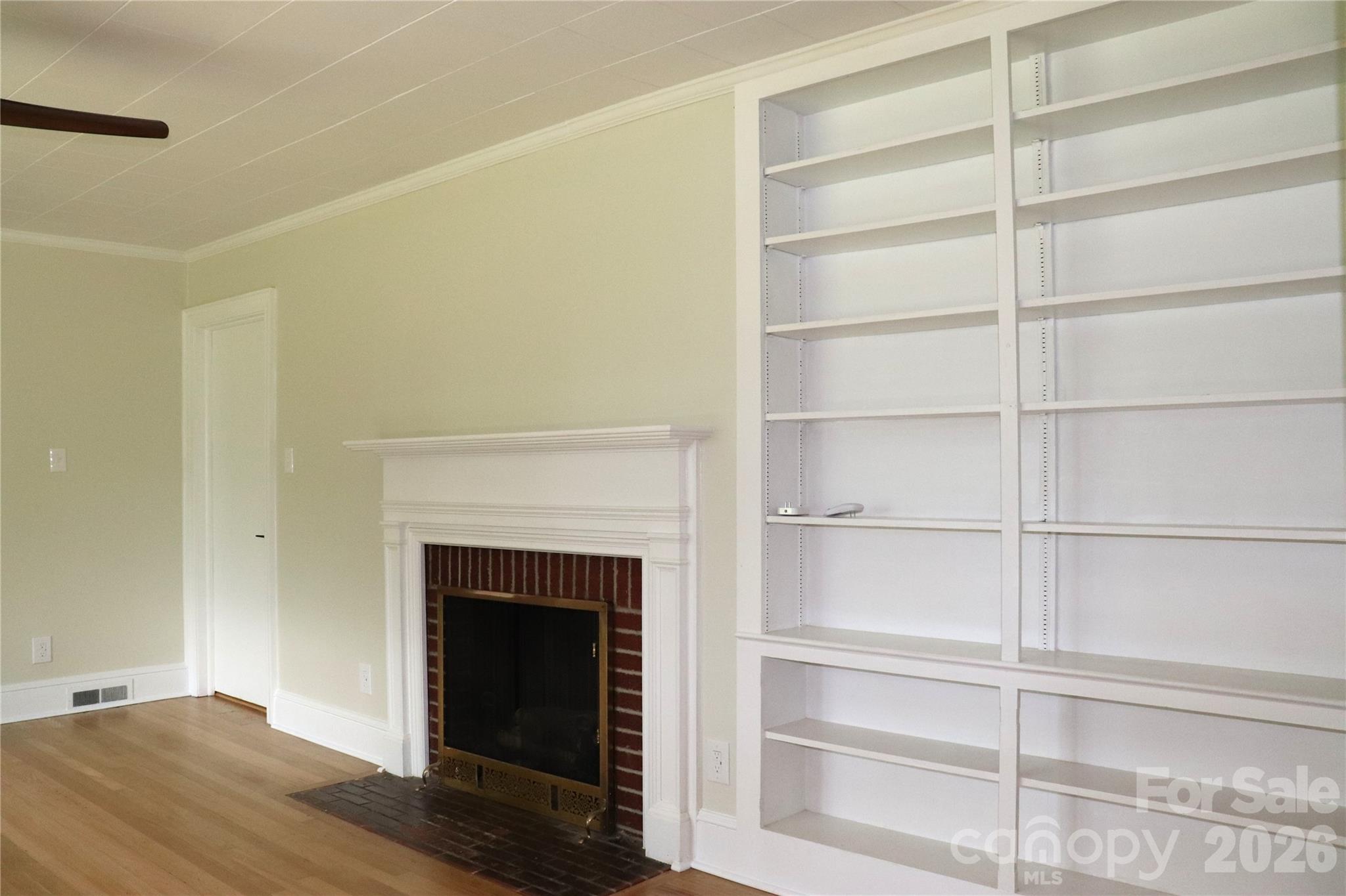 415 High Circle NW — Lenoir