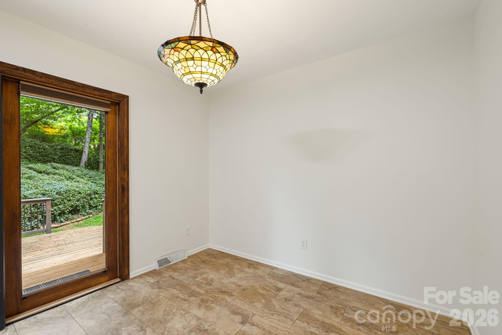 10 Botany View Court — Asheville