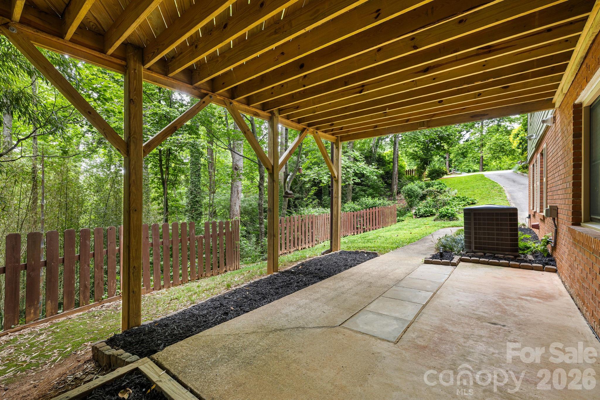 10 Botany View Court — Asheville