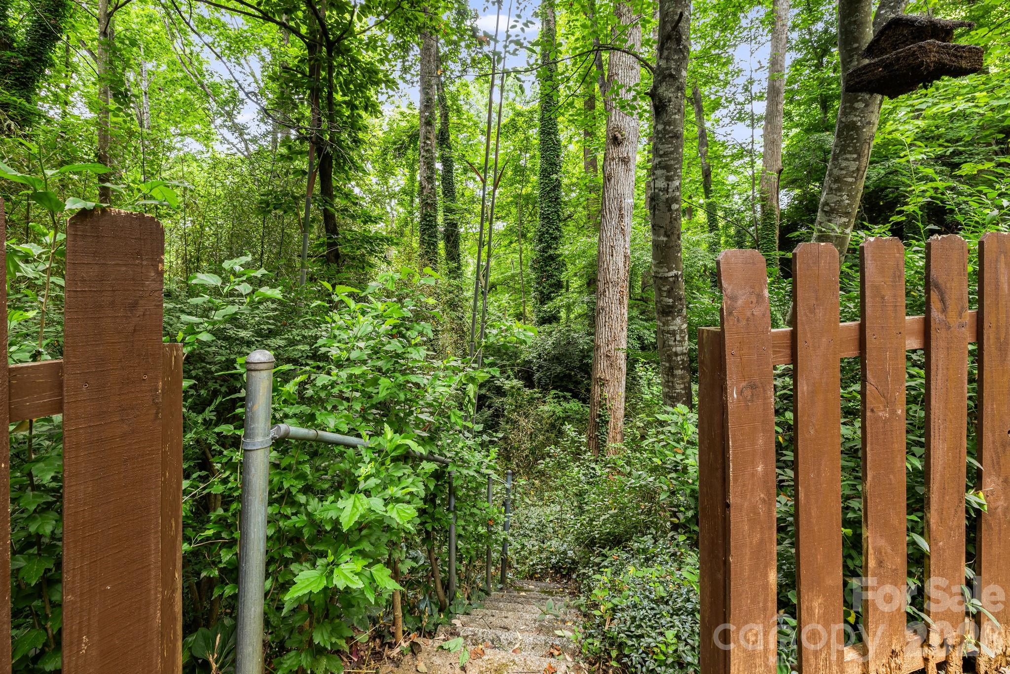 10 Botany View Court — Asheville
