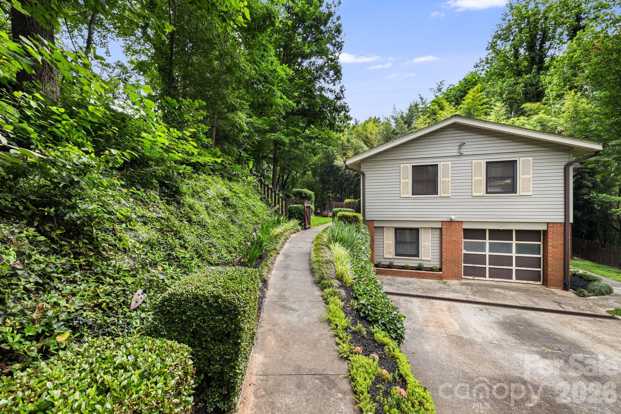 10 Botany View Court — Asheville