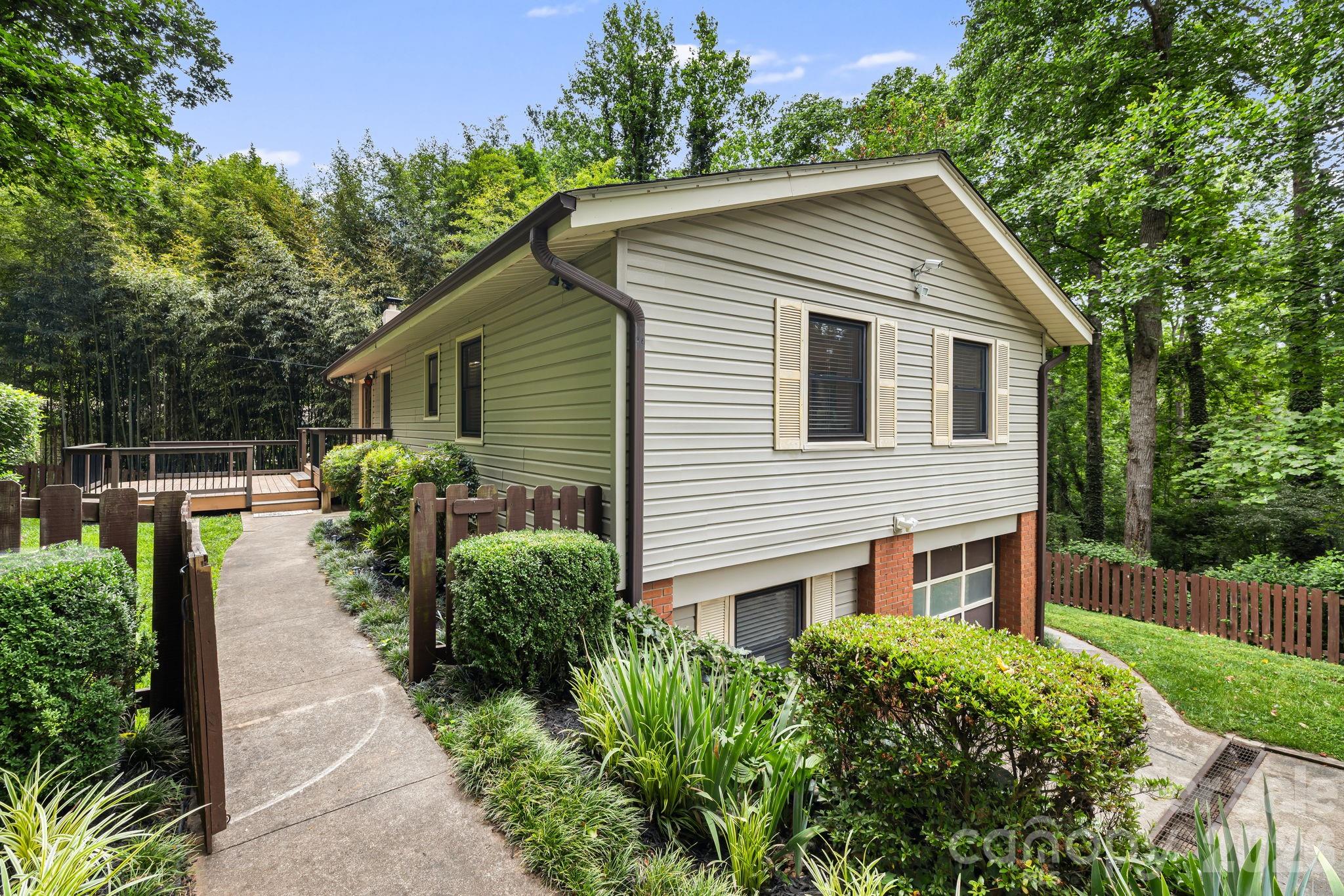 10 Botany View Court — Asheville