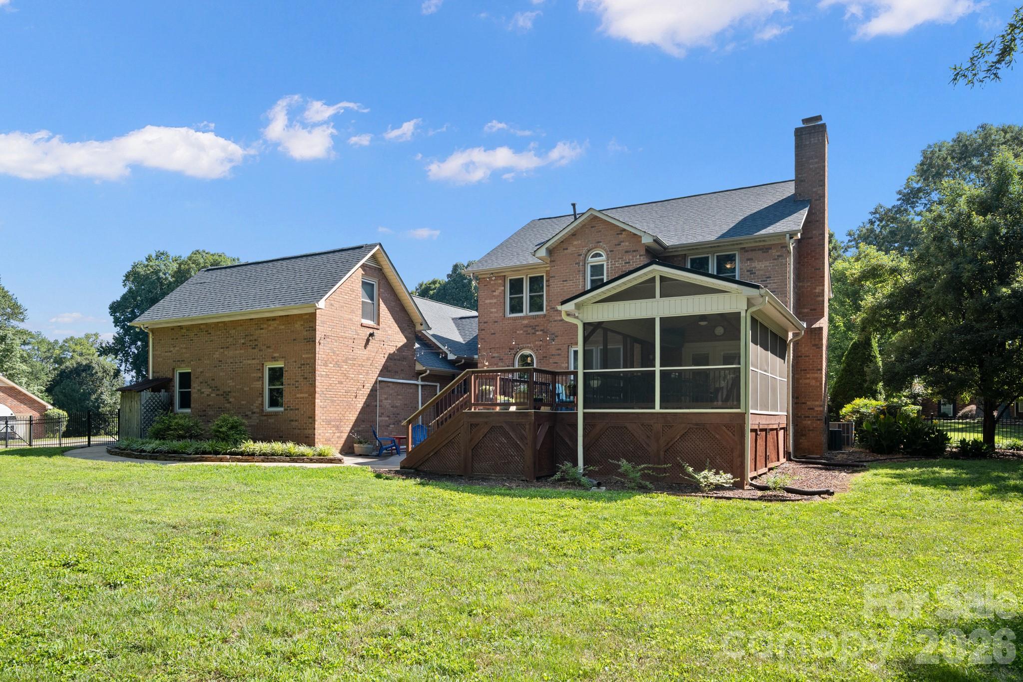 1307 Bennington Drive NW — Concord