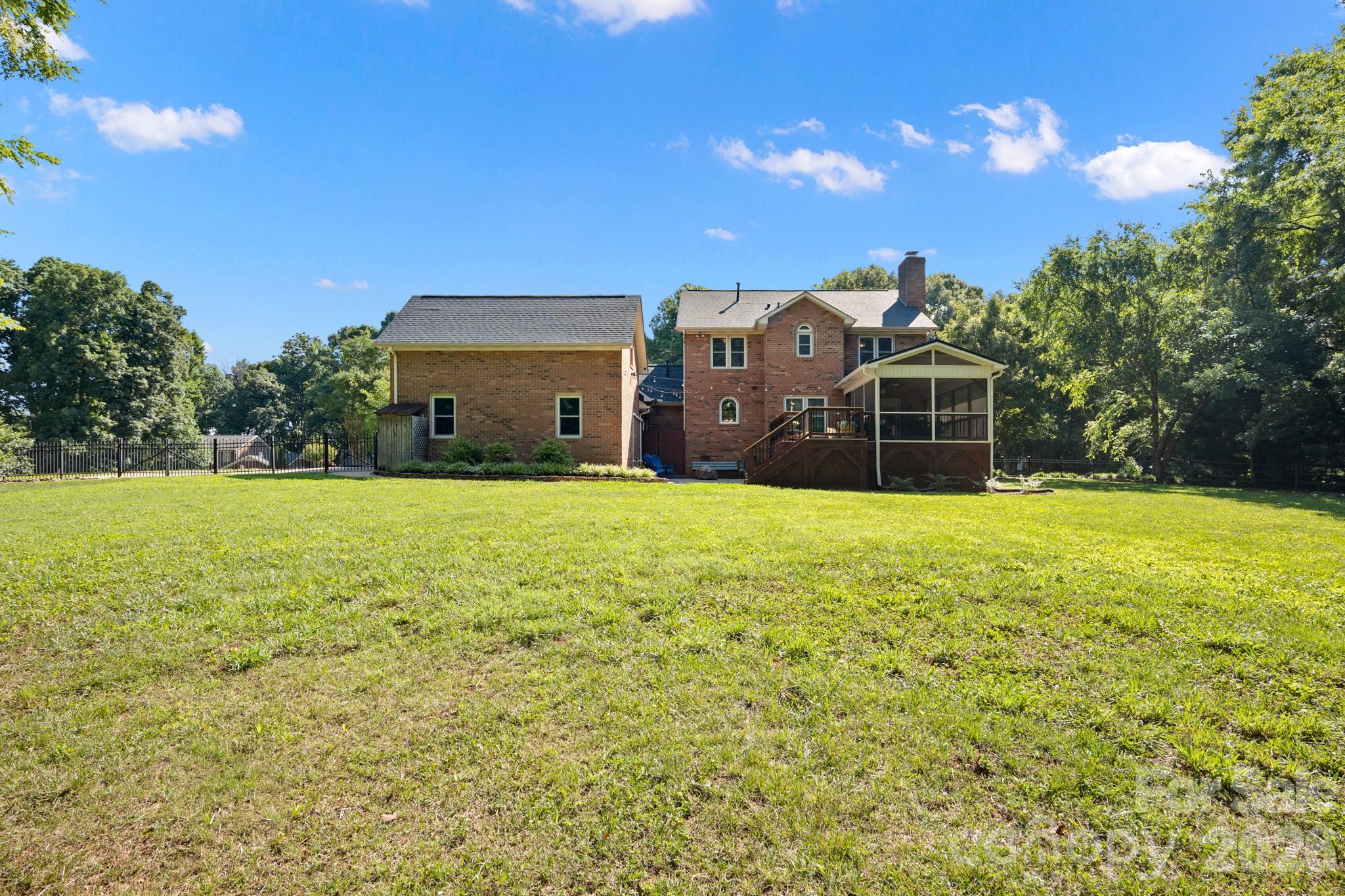 1307 Bennington Drive NW — Concord