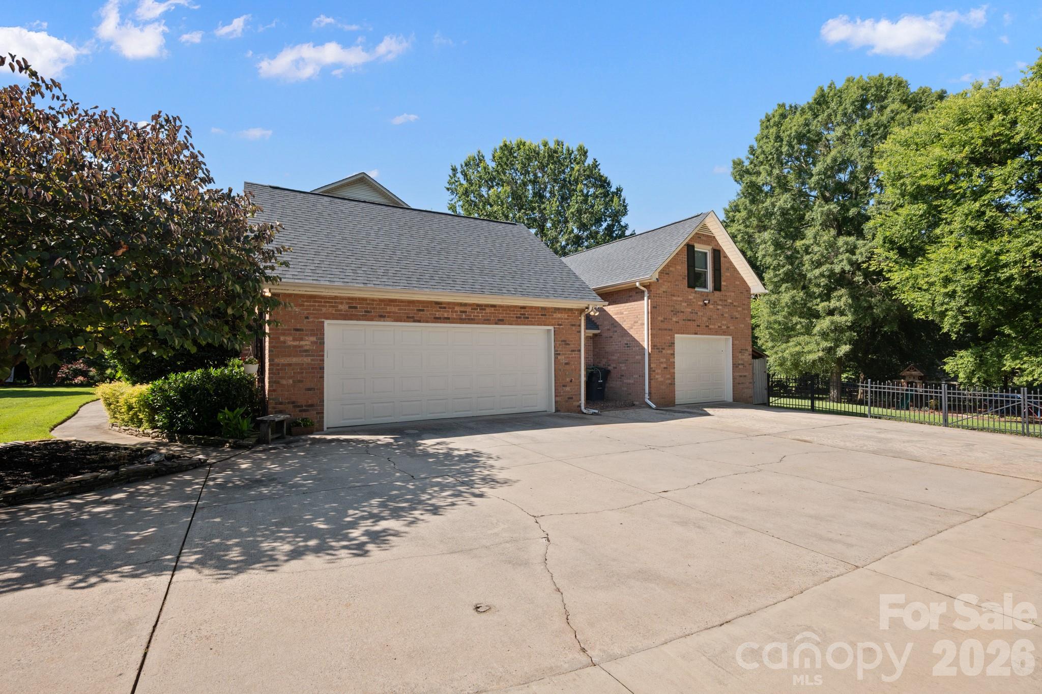 1307 Bennington Drive NW — Concord