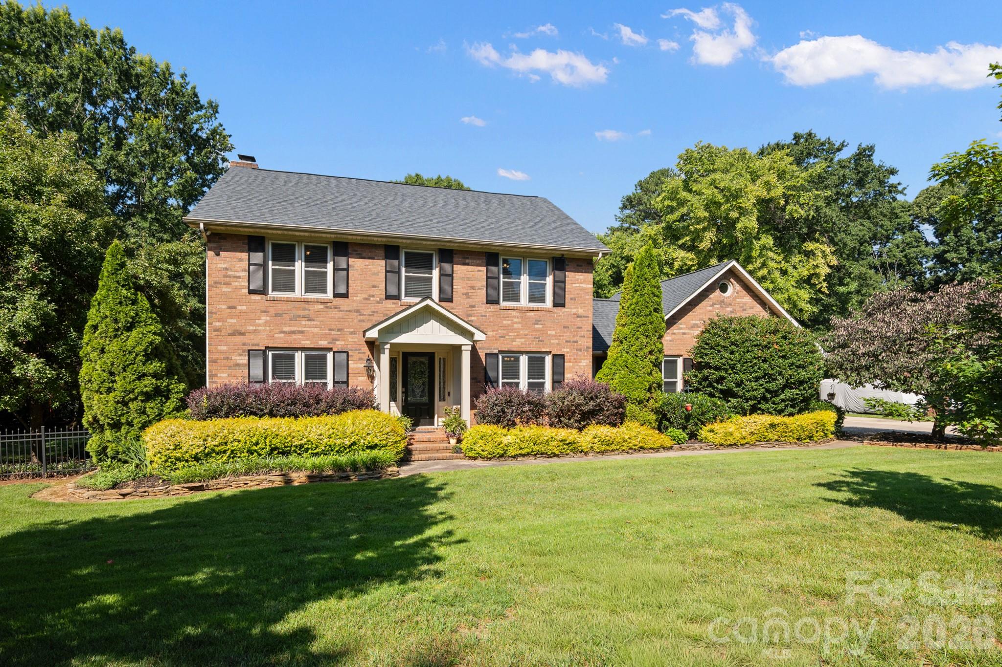 1307 Bennington Drive NW — Concord