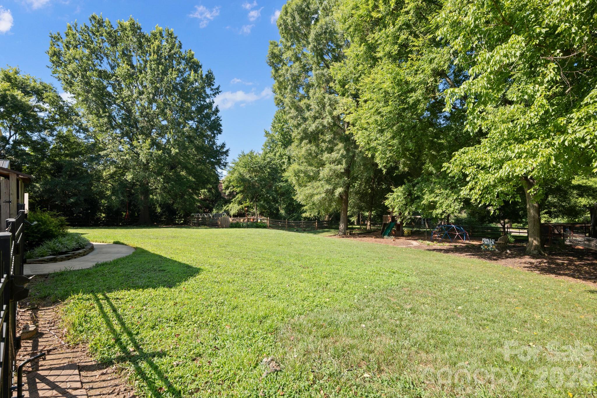 1307 Bennington Drive NW — Concord