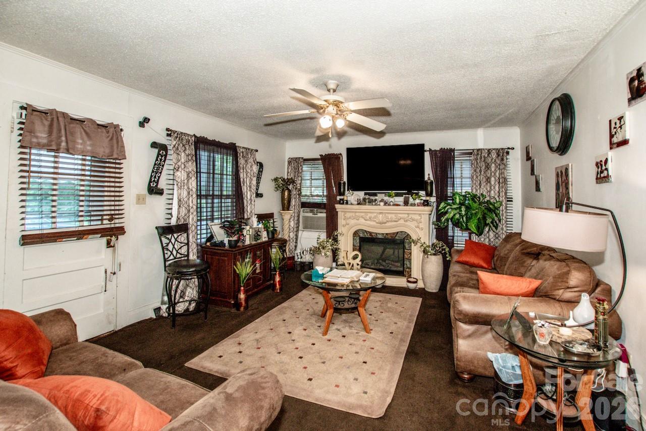 229 E Mcneely Avenue — Mooresville