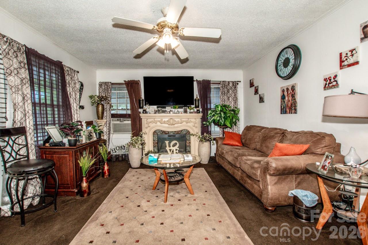 229 E Mcneely Avenue — Mooresville