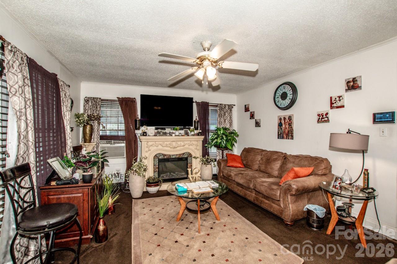 229 E Mcneely Avenue — Mooresville
