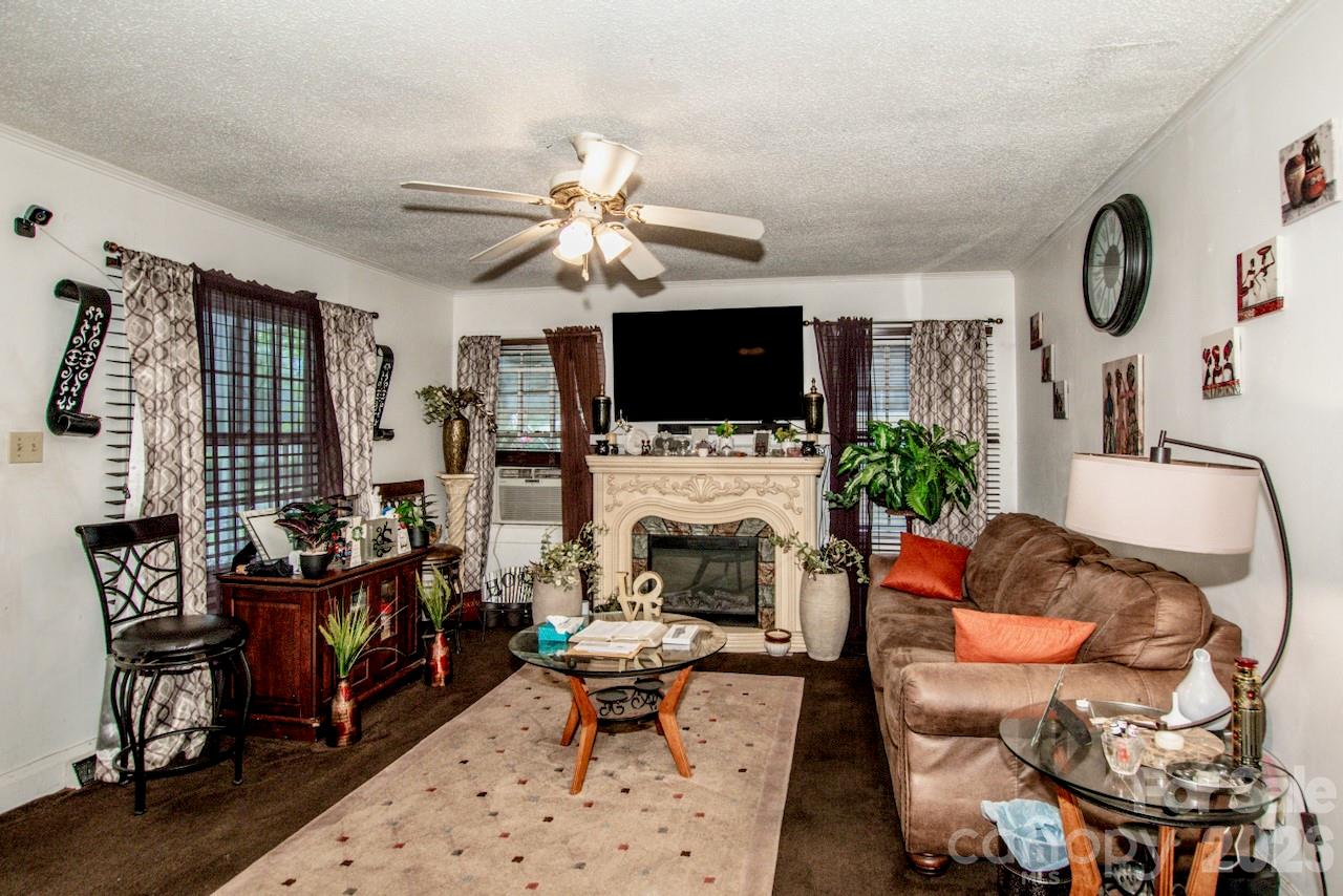 229 E Mcneely Avenue — Mooresville