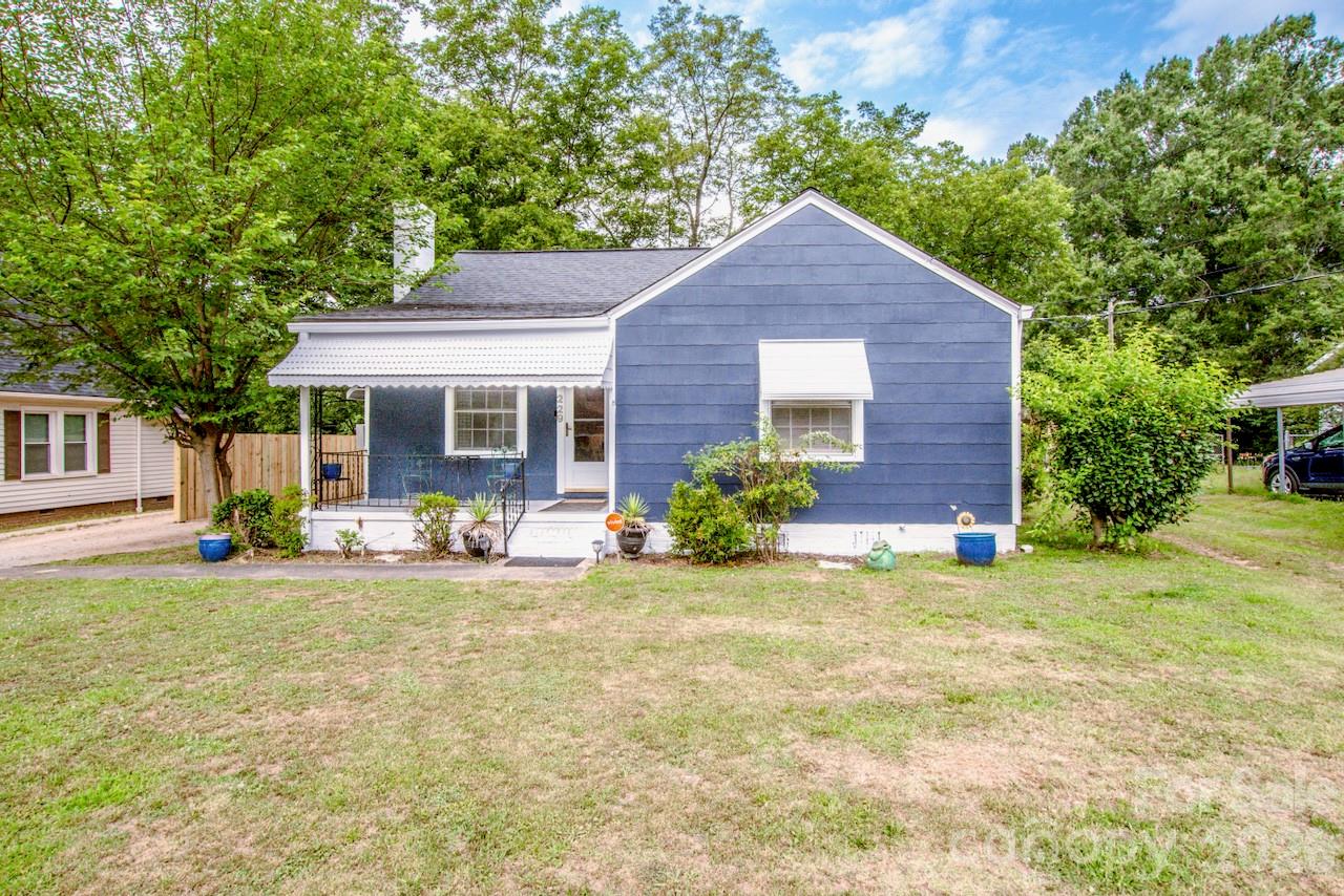 229 E Mcneely Avenue — Mooresville