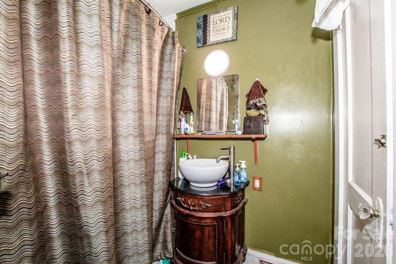 229 E Mcneely Avenue — Mooresville