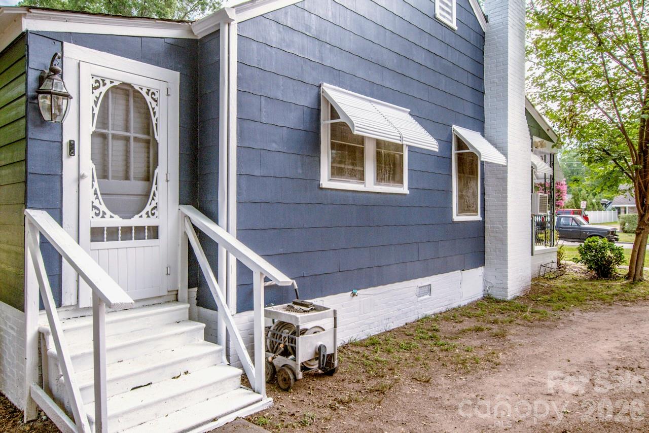 229 E Mcneely Avenue — Mooresville
