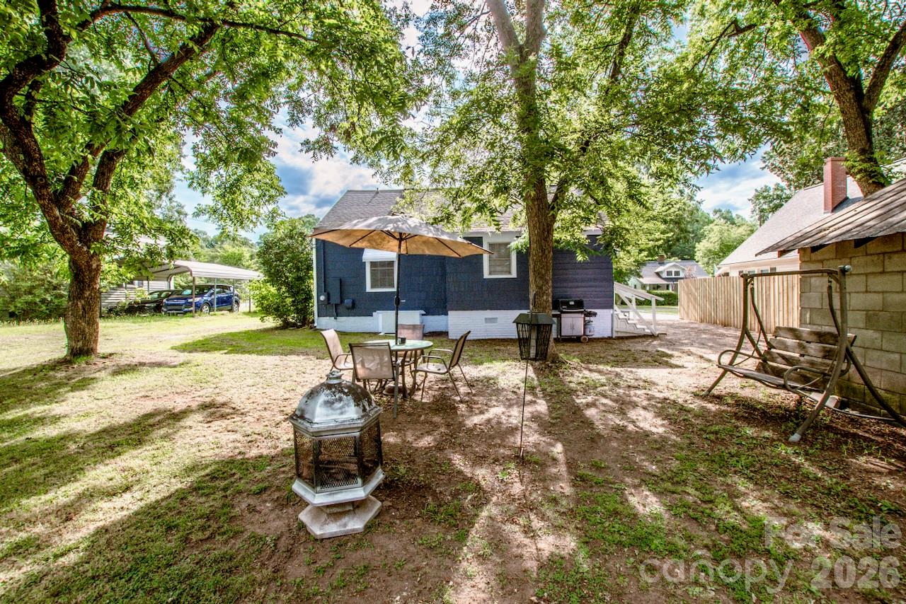229 E Mcneely Avenue — Mooresville